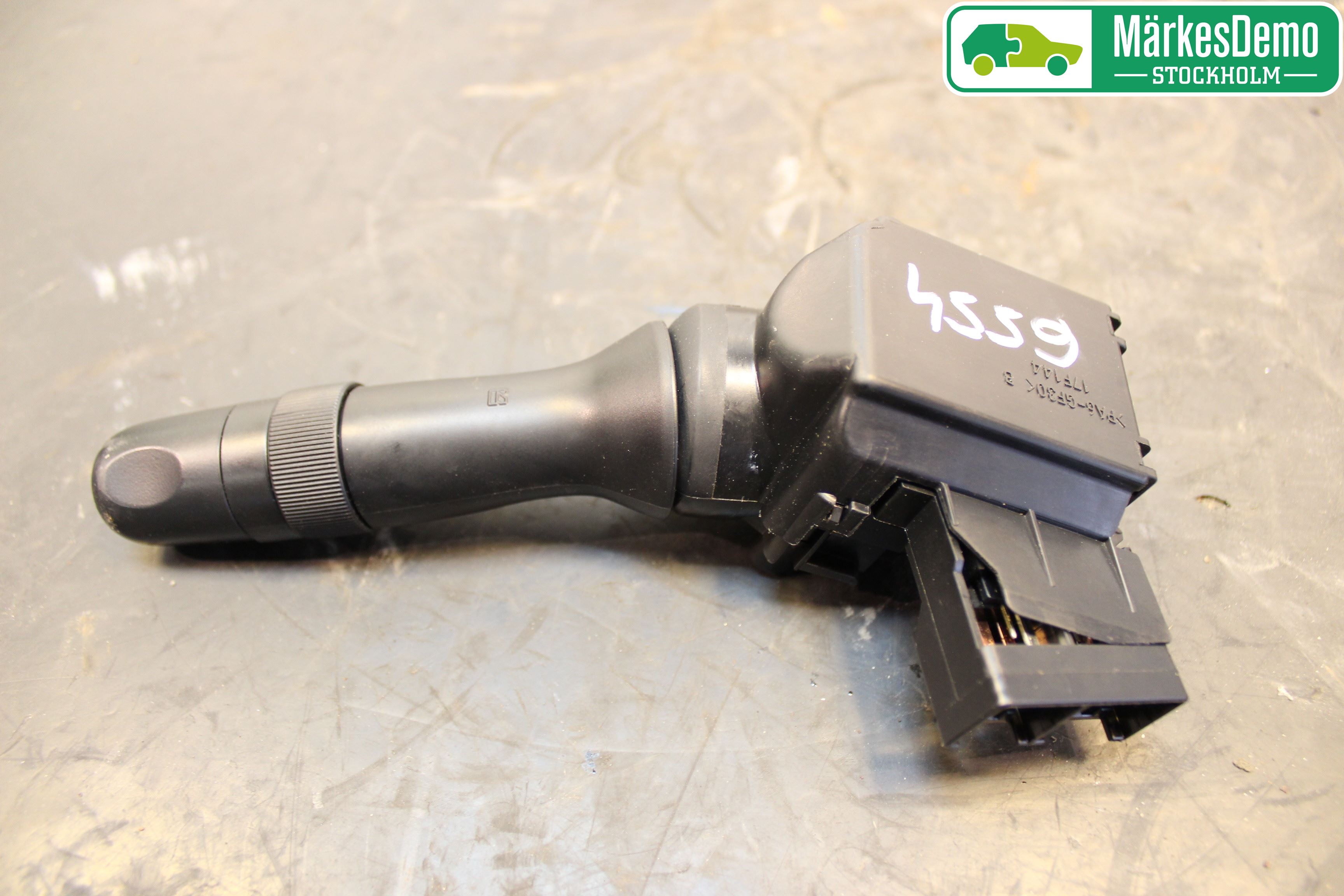 Toyota YARIS XP130 12-14 Bryter Ratt Blinklys - Lys