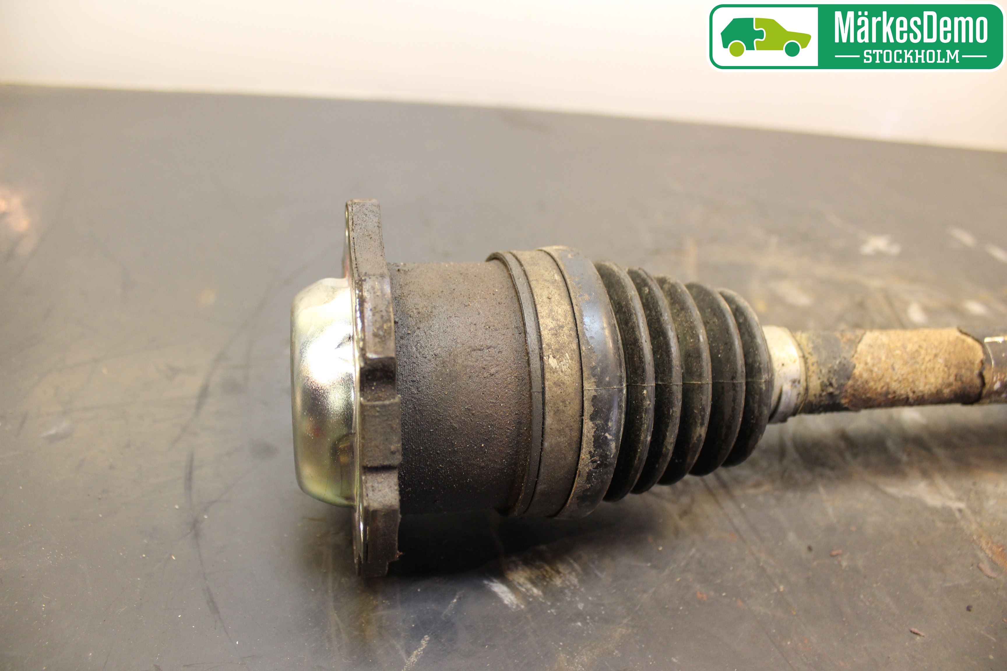 Volkswagen VW POLO 05-09 Drivaksel Foran Kompl Venstre