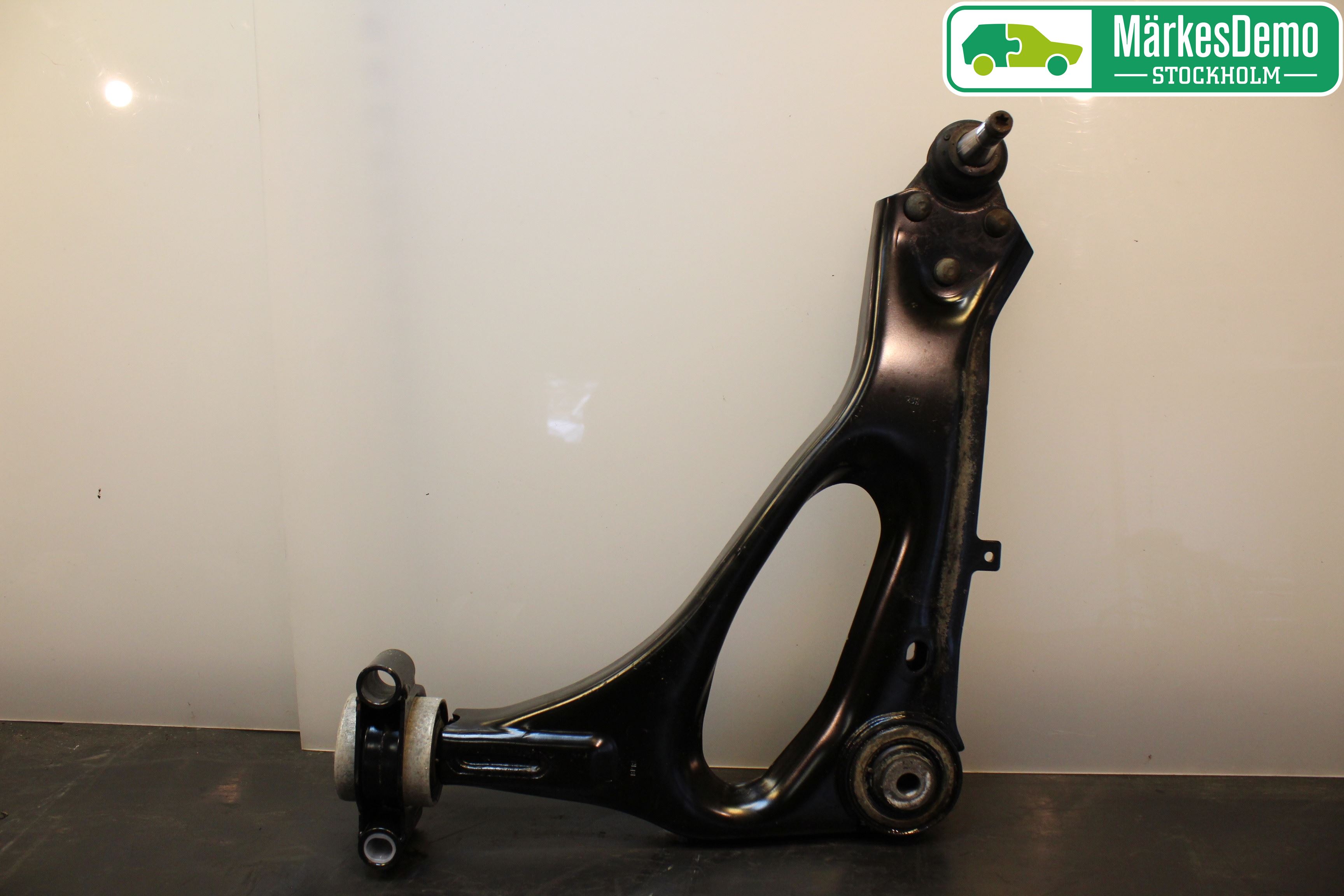 Mercedes-Benz MB VITO/V-KLASS (W640,W447,W448) 14- Bærearm Foran Venstre Nedre