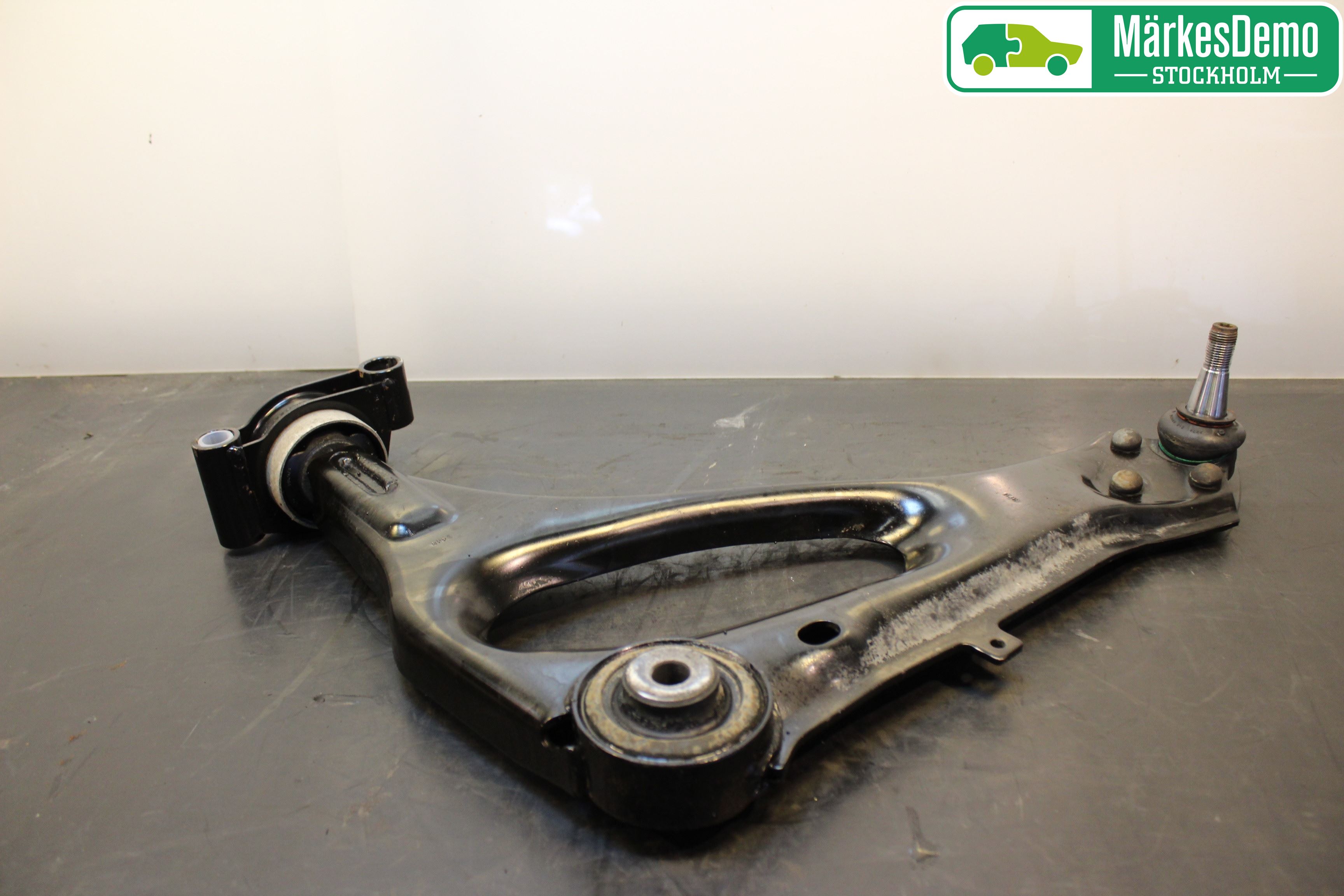 Mercedes-Benz MB VITO/V-KLASS (W640,W447,W448) 14- Bærearm Foran Venstre Nedre