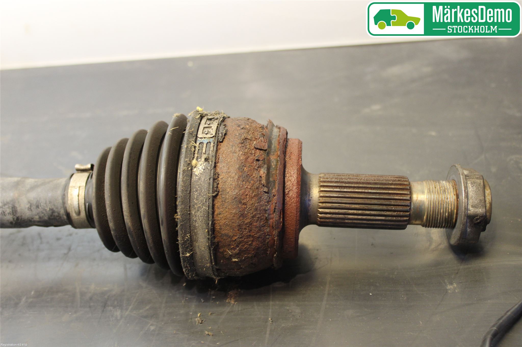 Mercedes-Benz MB VITO/VIANO (W639) 04-14 Drivaksel Bak Kompl Venstre