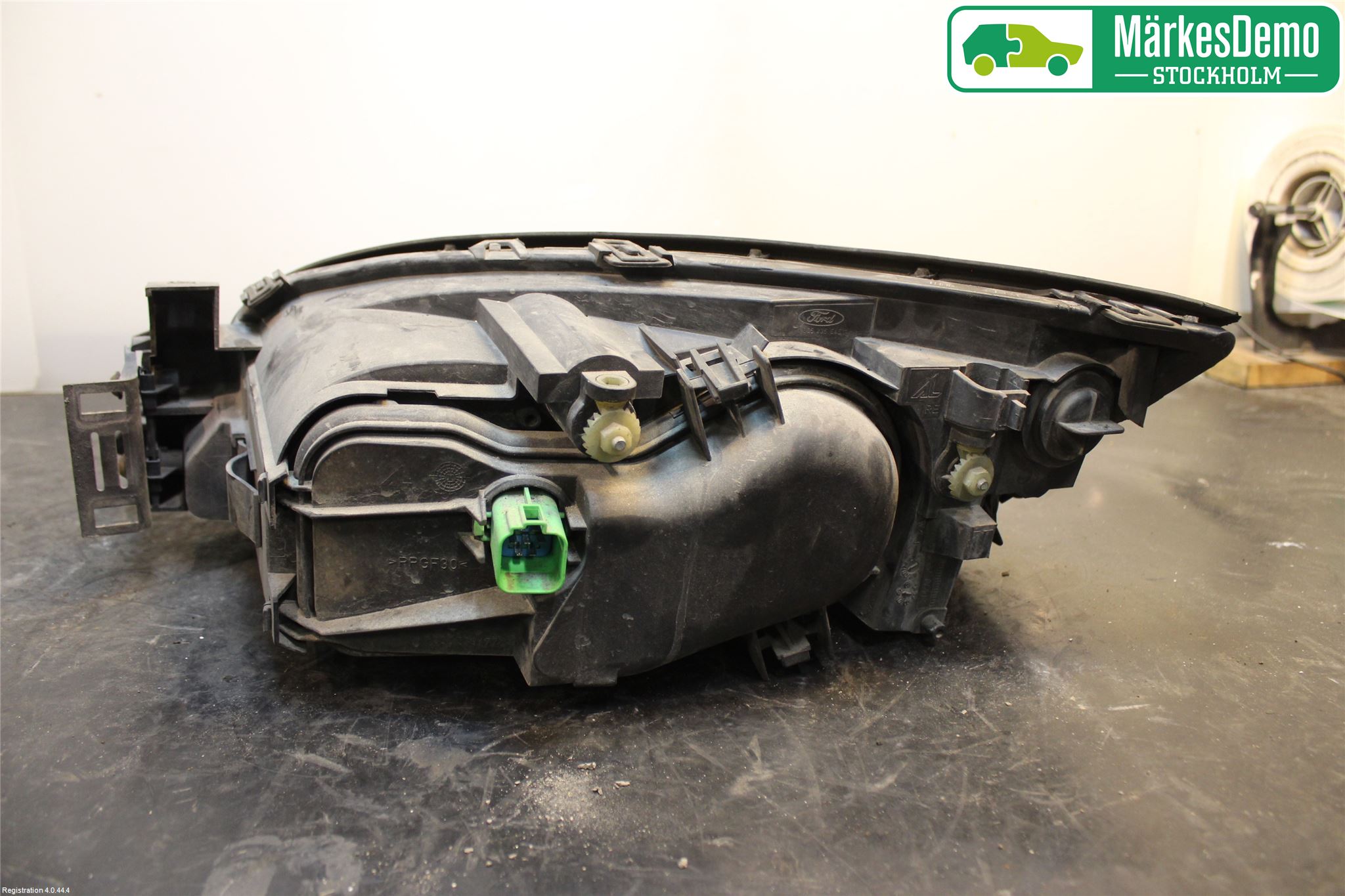 Ford MONDEO     01-06 Frontlykt Høyre