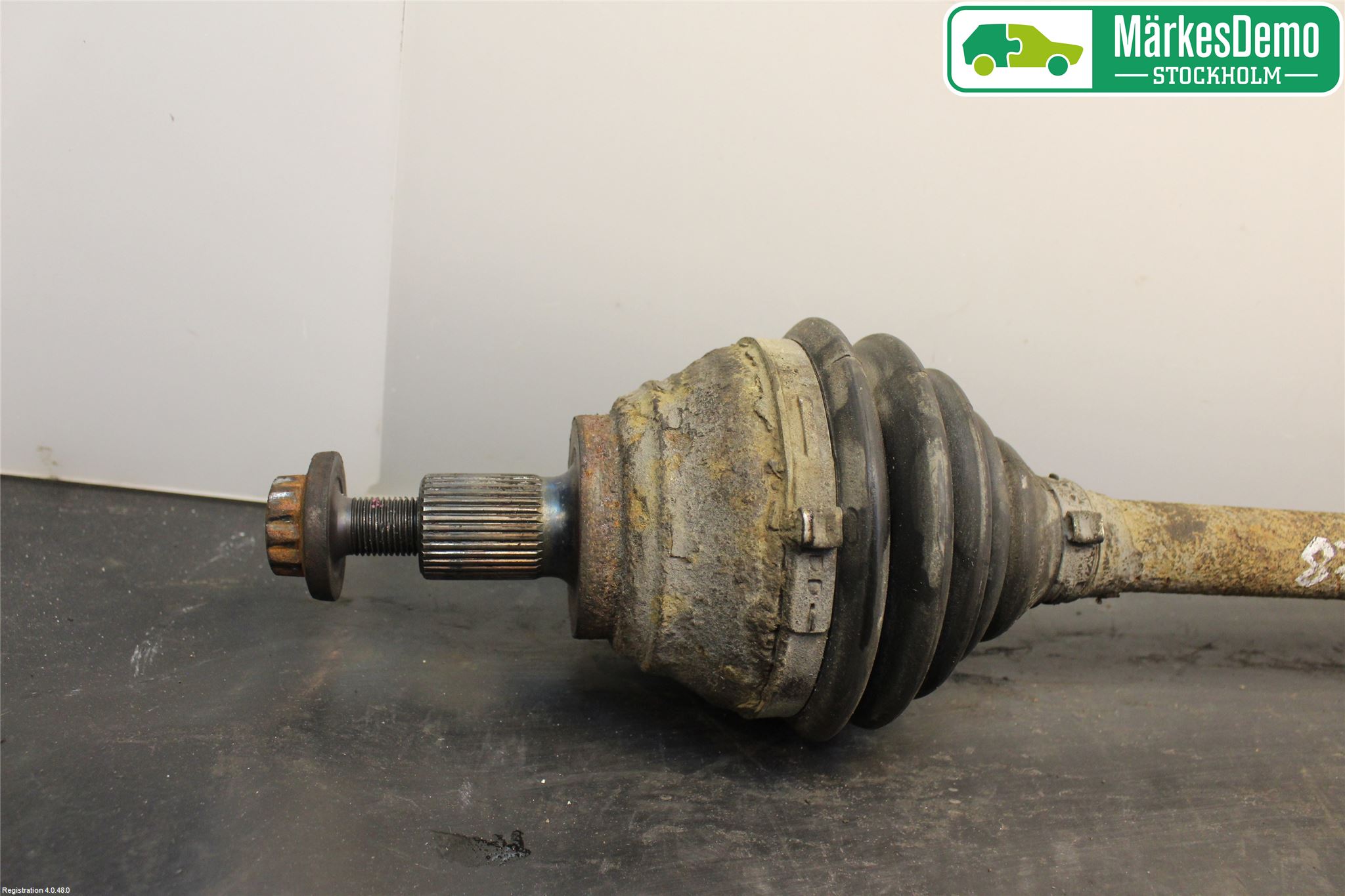 Volkswagen VW PASSAT 11-14 Drivaksel Foran Kompl Venstre