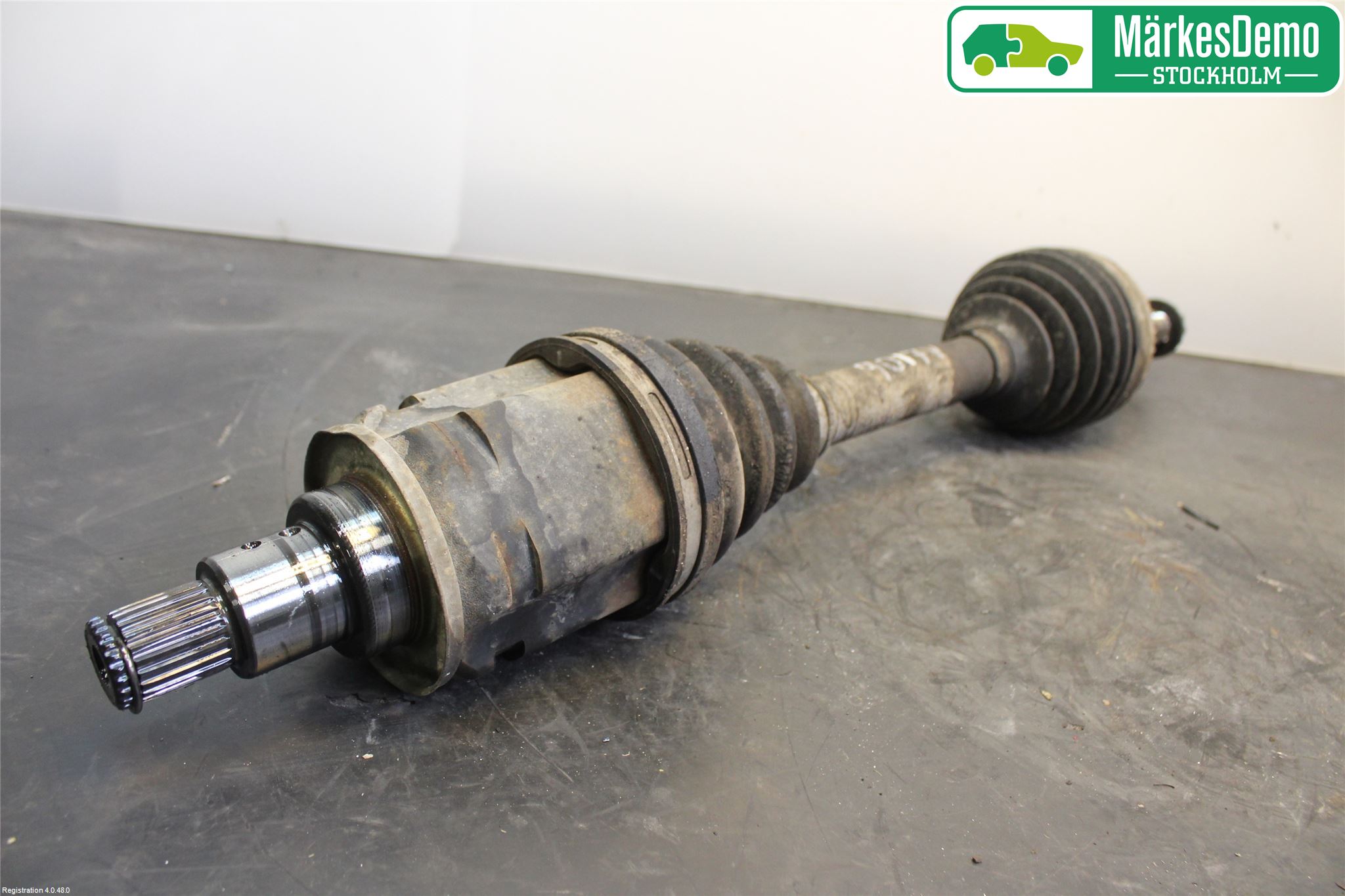 Toyota RAV 4 00-06 Drivaksel Foran Kompl Venstre
