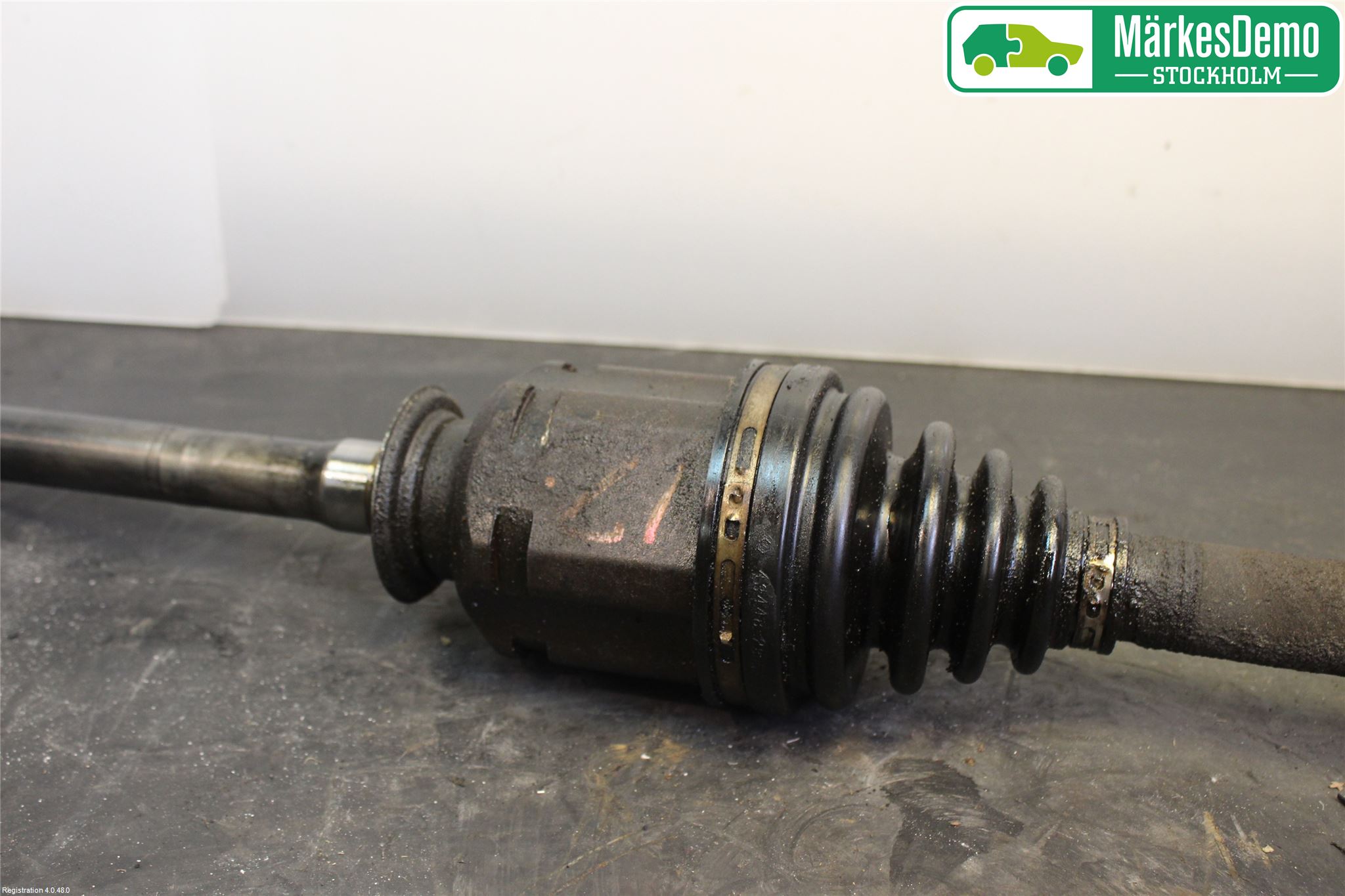 Toyota RAV 4 00-06 Drivaksel Foran Kompl Høyre