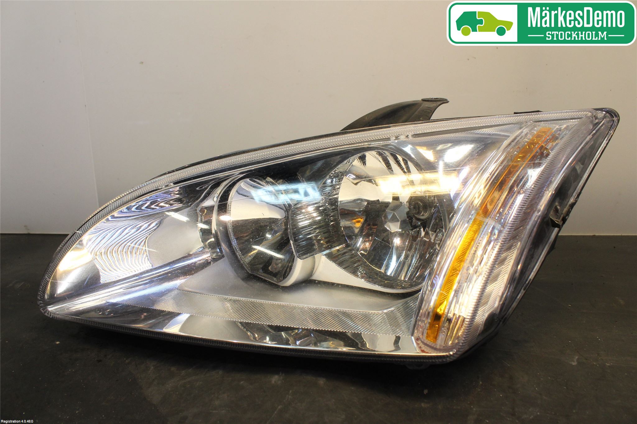 Ford FOCUS     04-07 Frontlykt Venstre