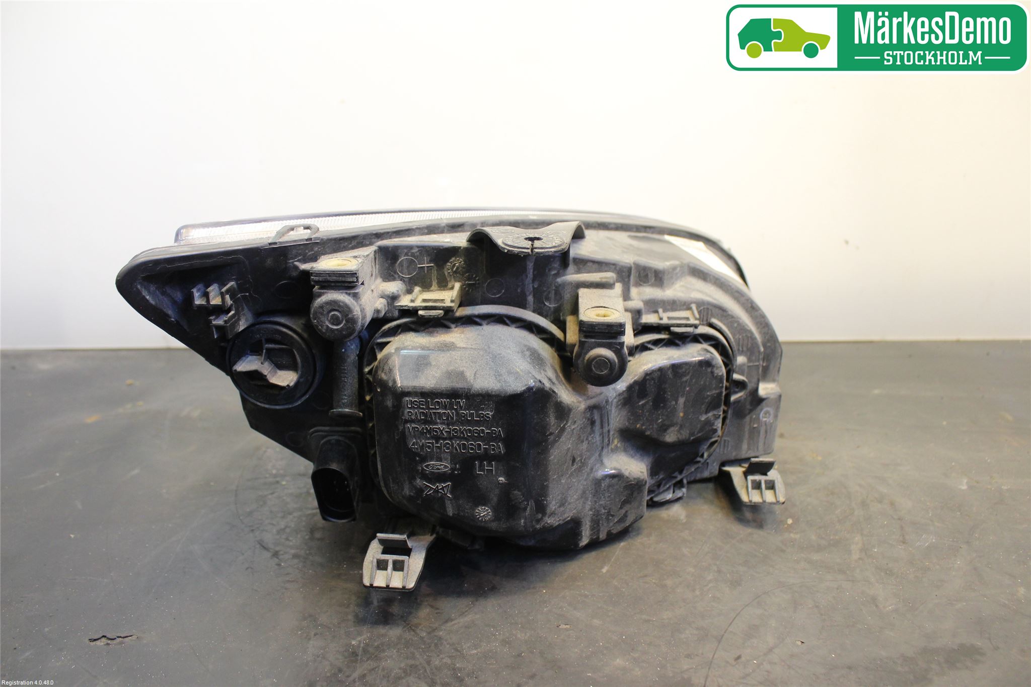 Ford FOCUS     04-07 Frontlykt Venstre