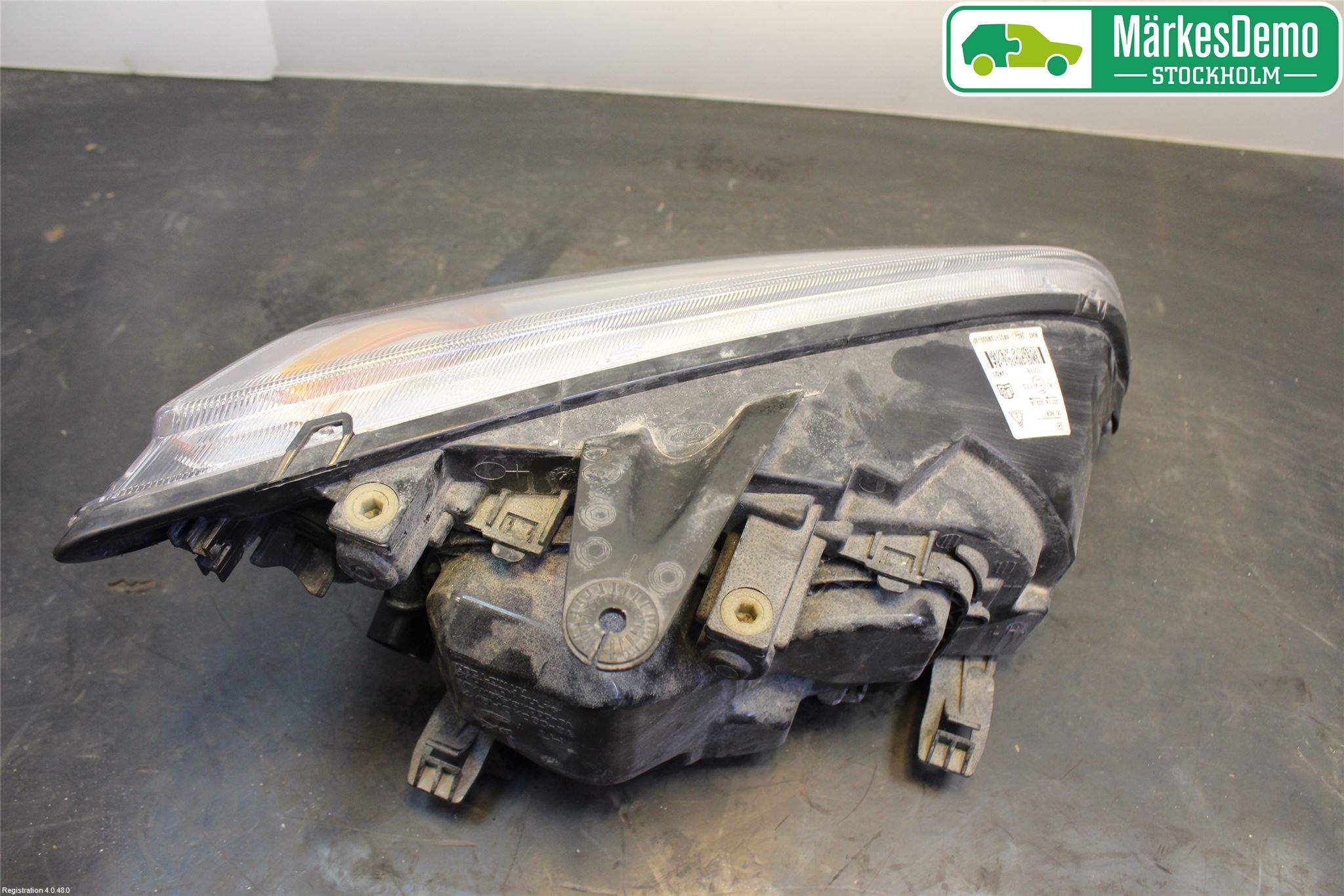 Ford FOCUS     04-07 Frontlykt Venstre