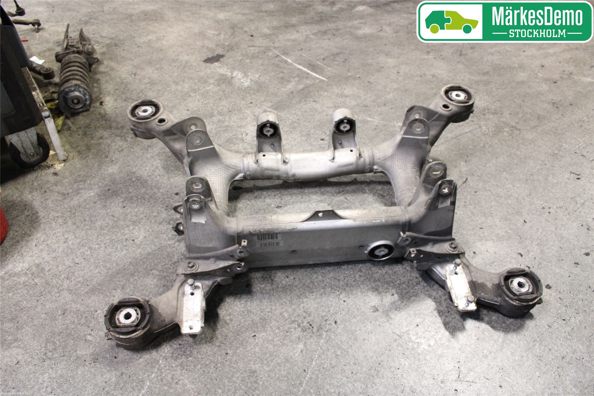 BMW 6 F12/F13 10-18 Bakaksel Feste Travers-Ramme