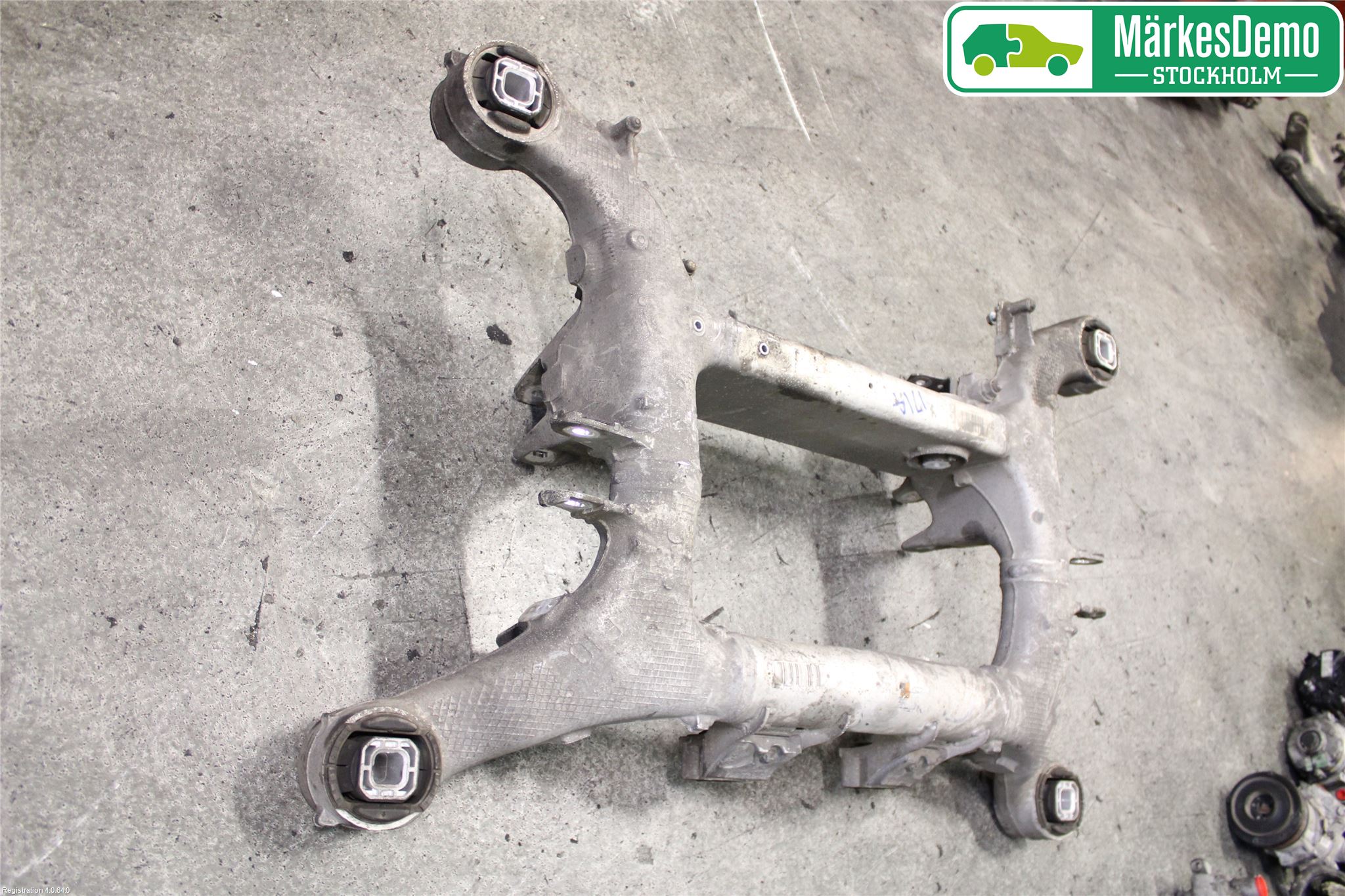 BMW 6 F12/F13 10-18 Bakaksel Feste Travers-Ramme