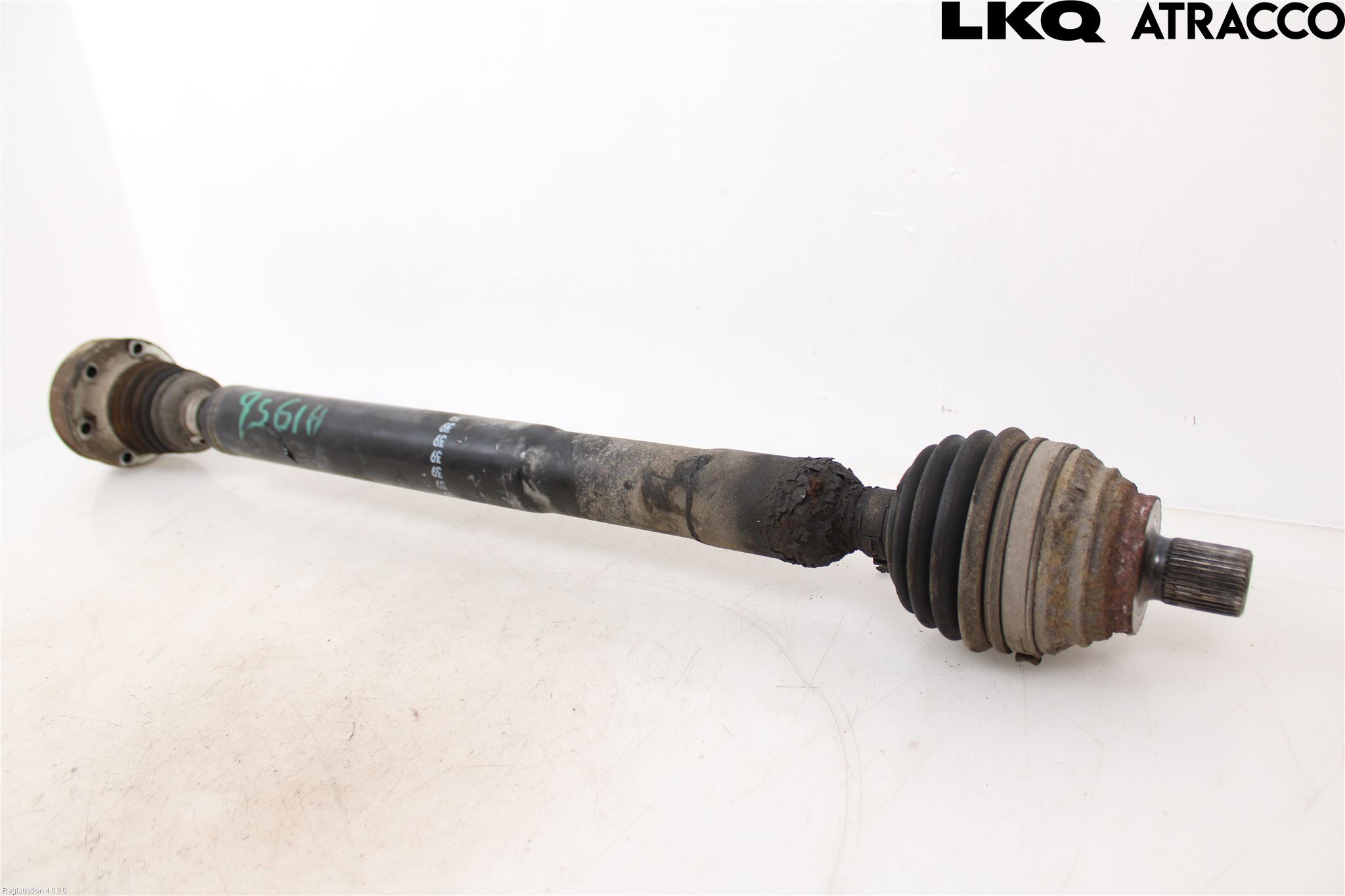 Volkswagen VW PASSAT 11-14 Drivaksel Foran Kompl Høyre