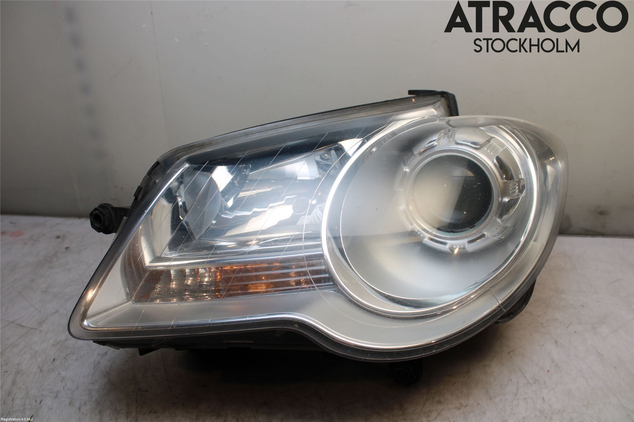 Volkswagen VW TOURAN 03-10 Frontlykt Venstre