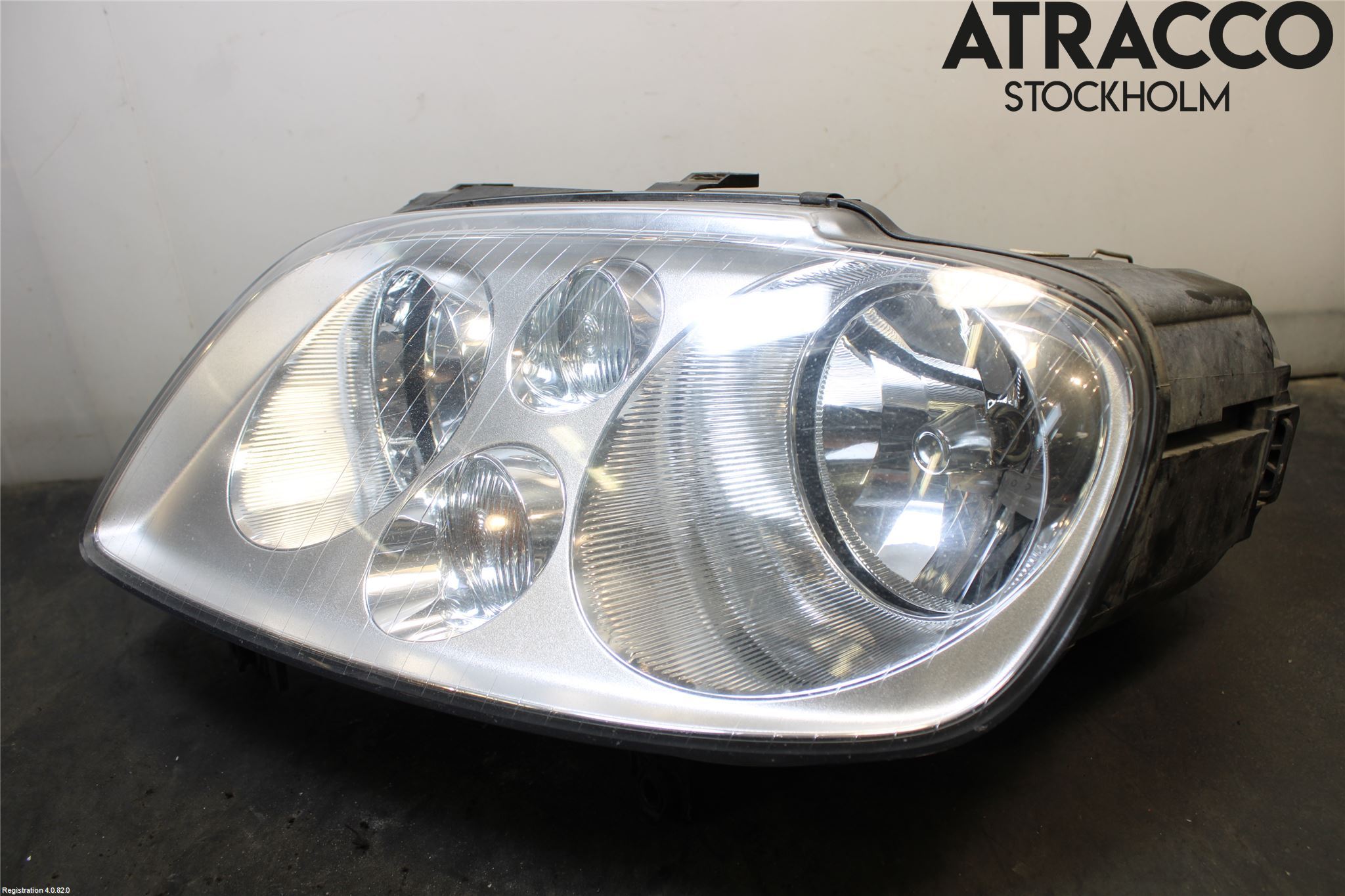 Volkswagen VW TOURAN 03-10 Frontlykt Venstre