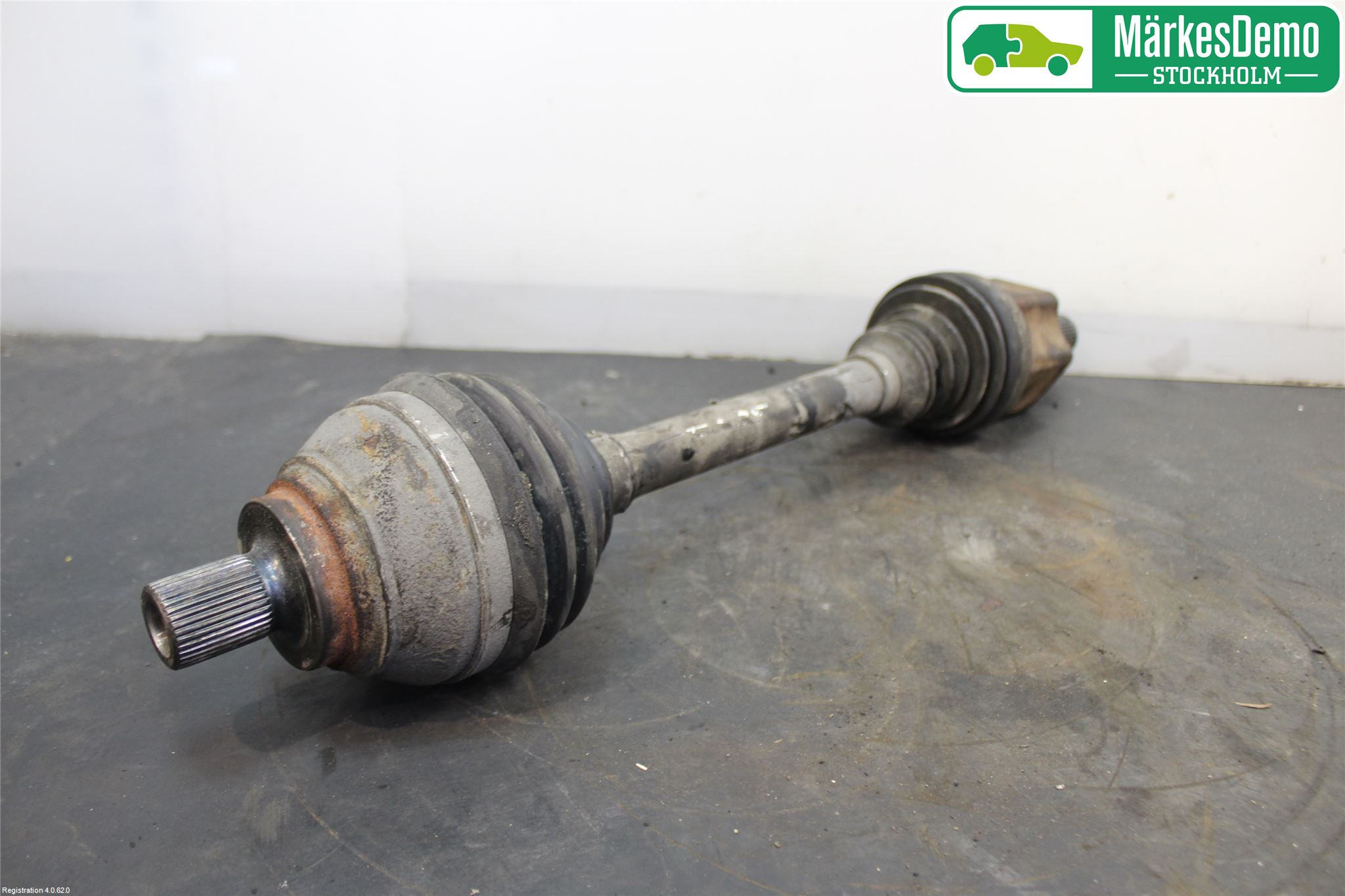 Volkswagen VW PASSAT 15-19 Drivaksel Foran Kompl Venstre