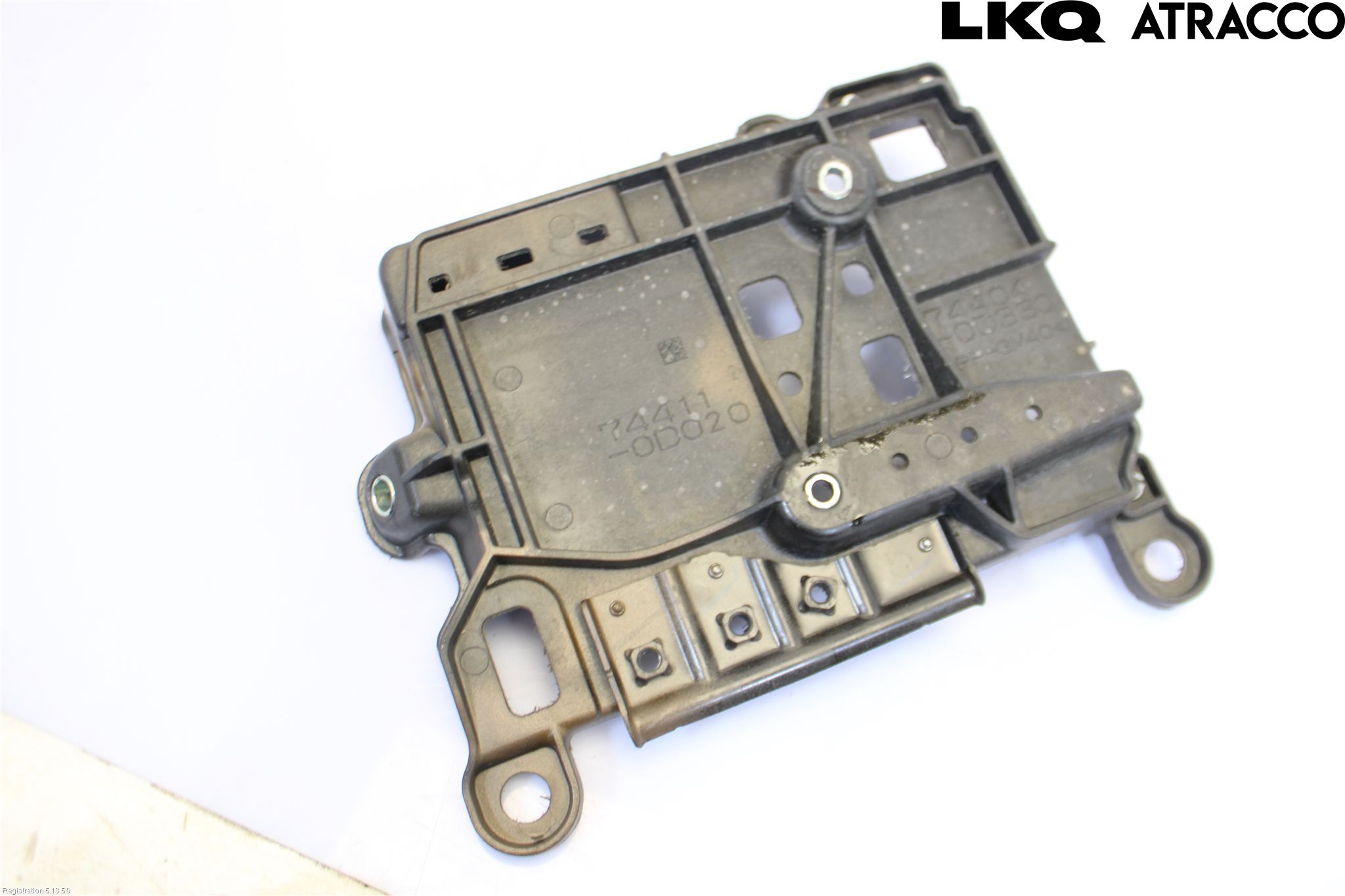 Toyota AYGO X AB70 22- Batterikasse - Feste - Holder