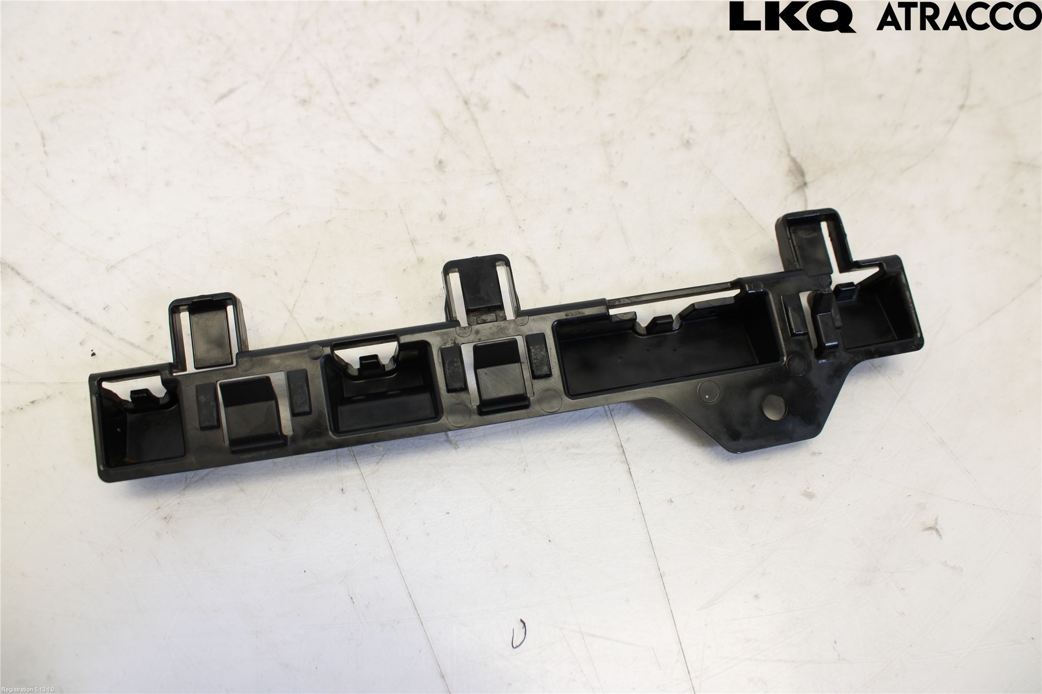BMW 3 F30/F31/F80 12-19 Frontskjermfeste Venstre