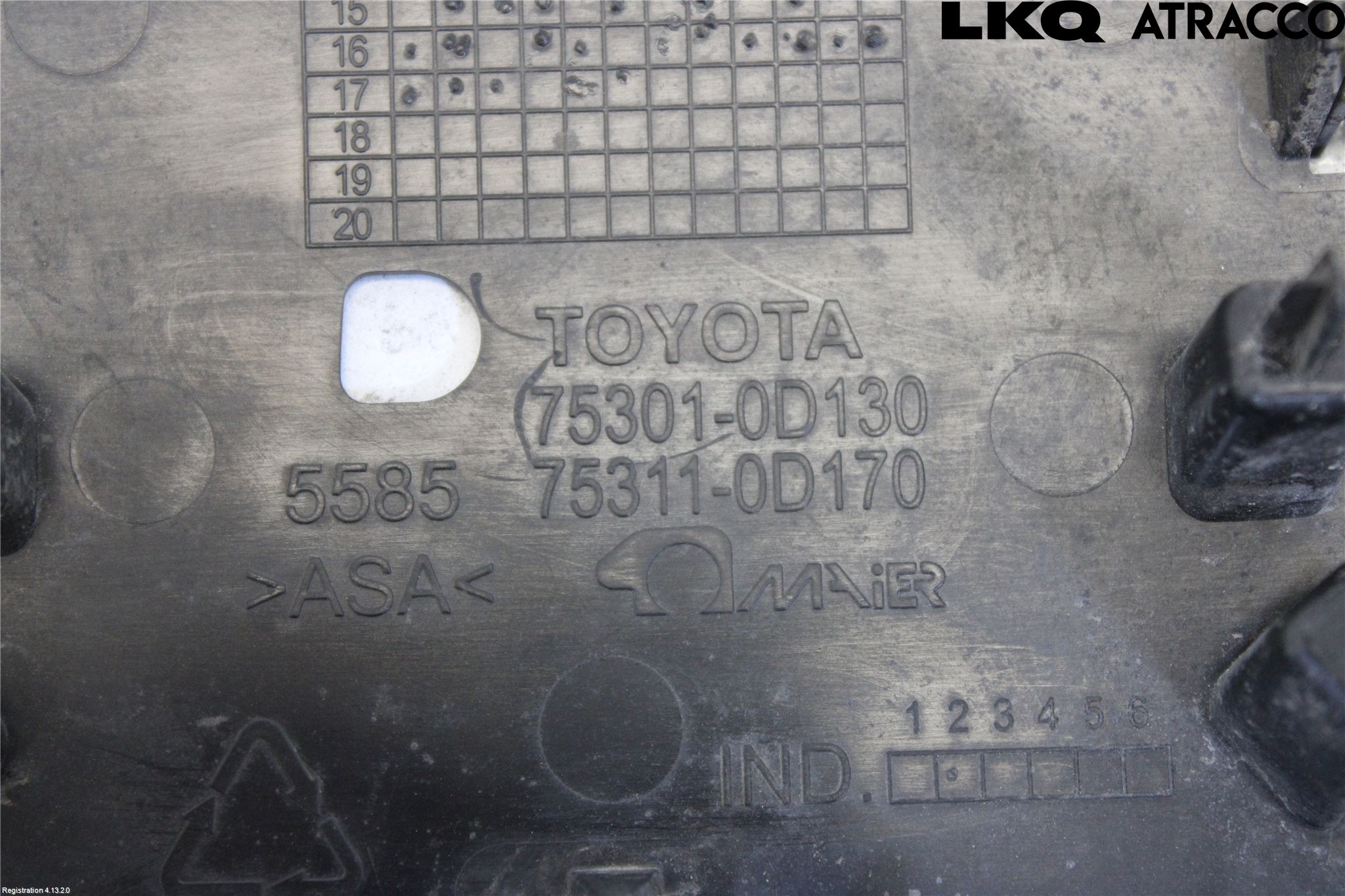 Toyota YARIS XP130 15-20 Emblem