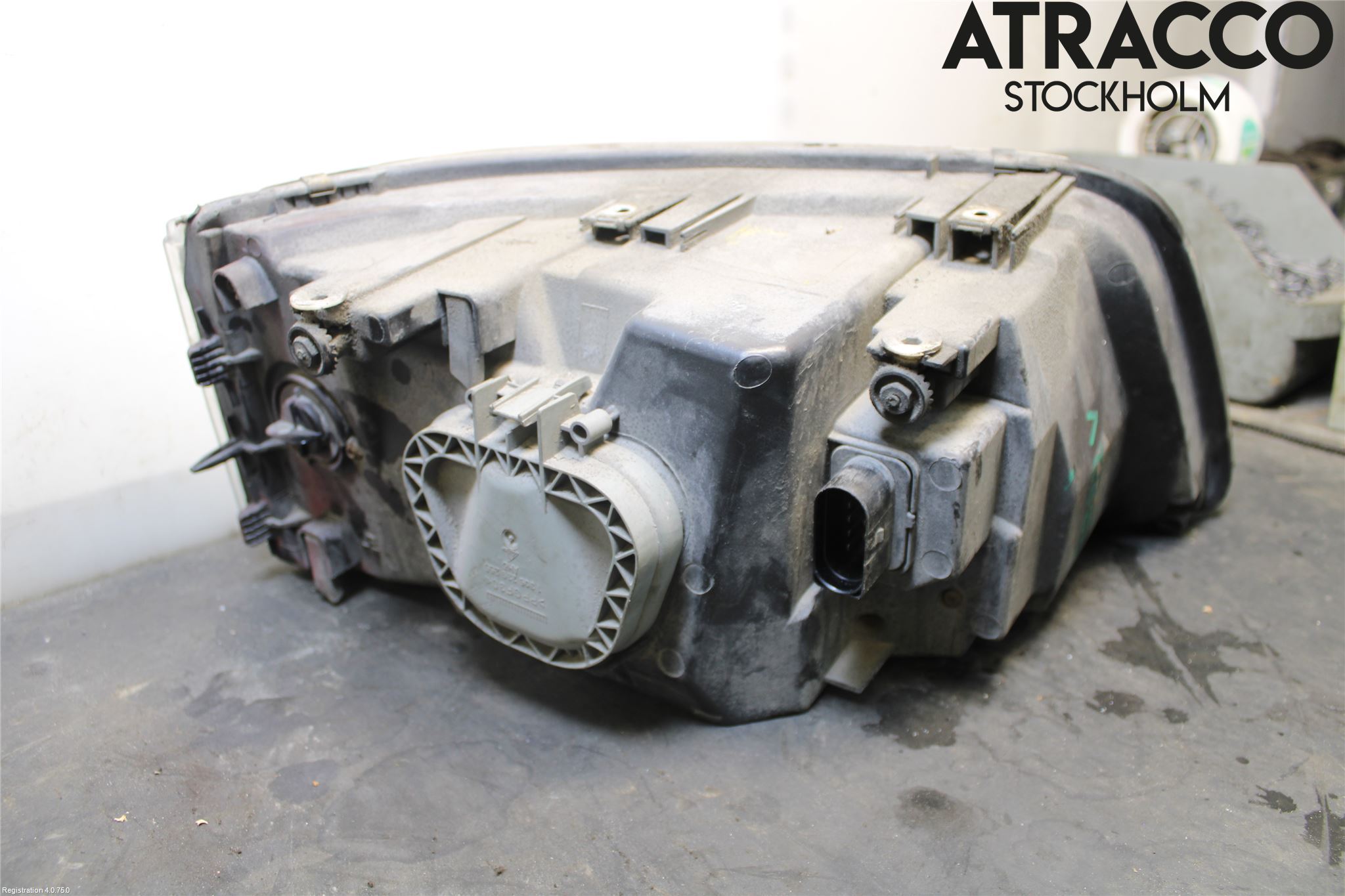 Volkswagen VW TRANSP/CARAVELLE (T5) 04-15 Frontlykt Venstre