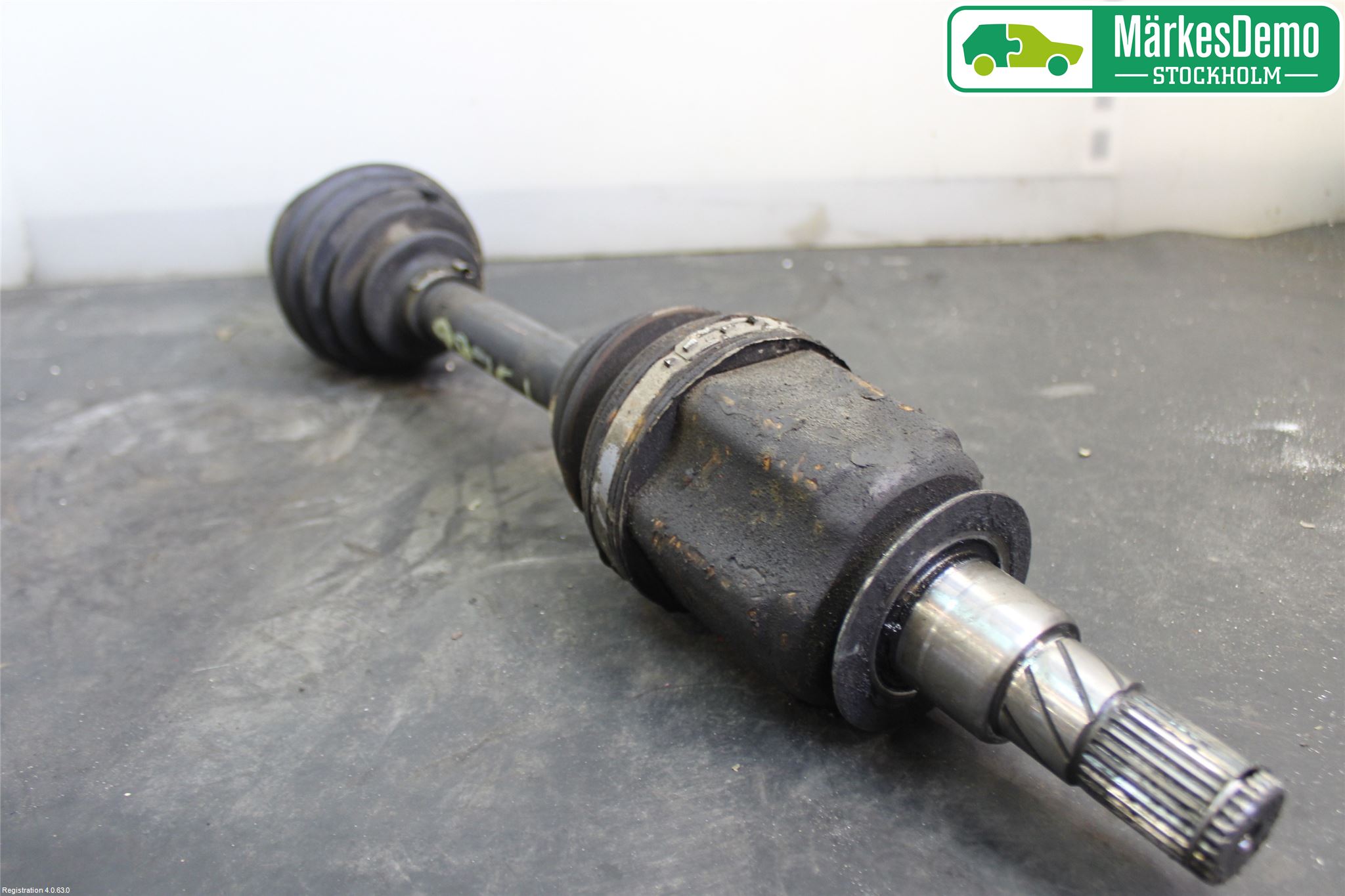 Nissan NAVARA 05-16 Drivaksel Foran Kompl Venstre