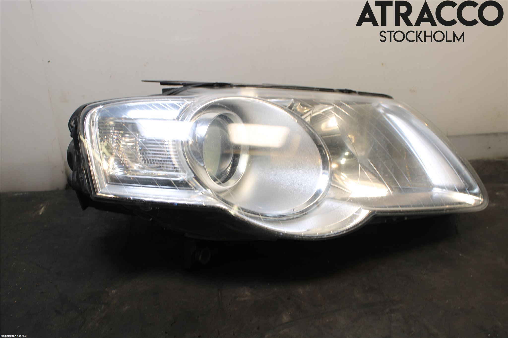 Volkswagen VW PASSAT 05-11 Frontlykt Høyre
