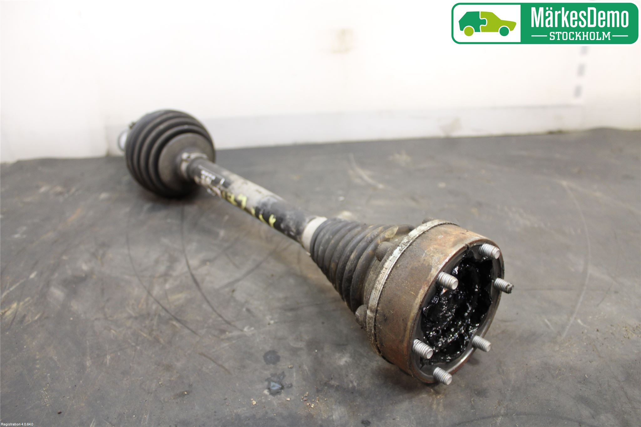 Volkswagen VW GOLF VI 09-13 Drivaksel Foran Kompl Venstre