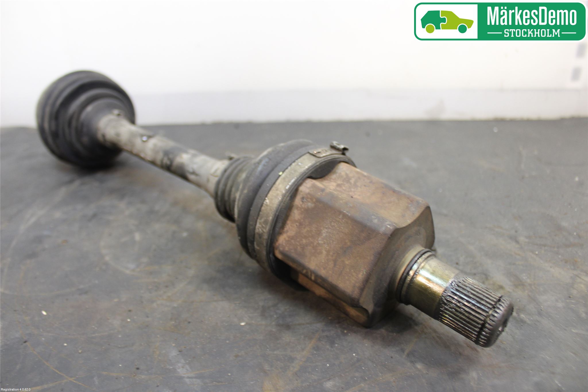 Volkswagen VW PASSAT 15-19 Drivaksel Foran Kompl Venstre
