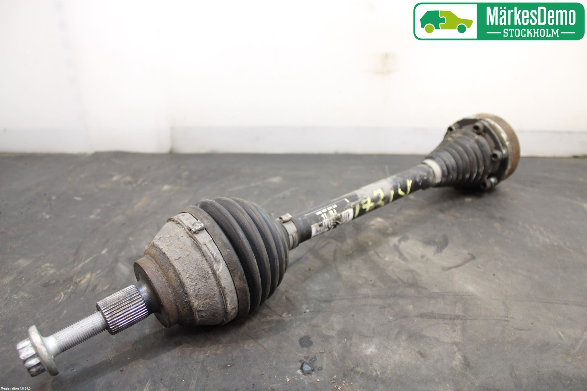 Volkswagen VW GOLF VI 09-13 Drivaksel Foran Kompl Venstre