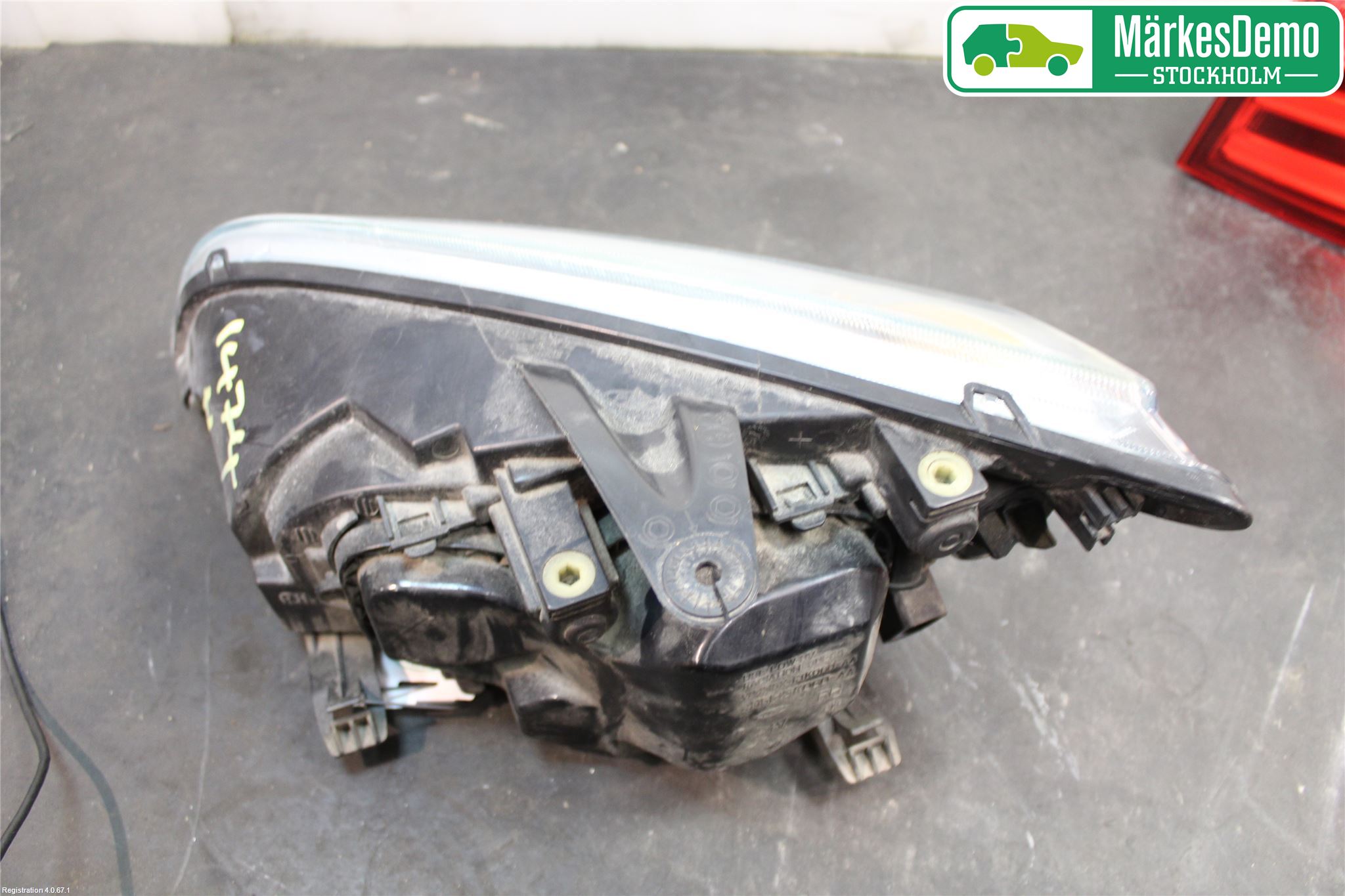 Ford FOCUS     04-07 Frontlykt Høyre