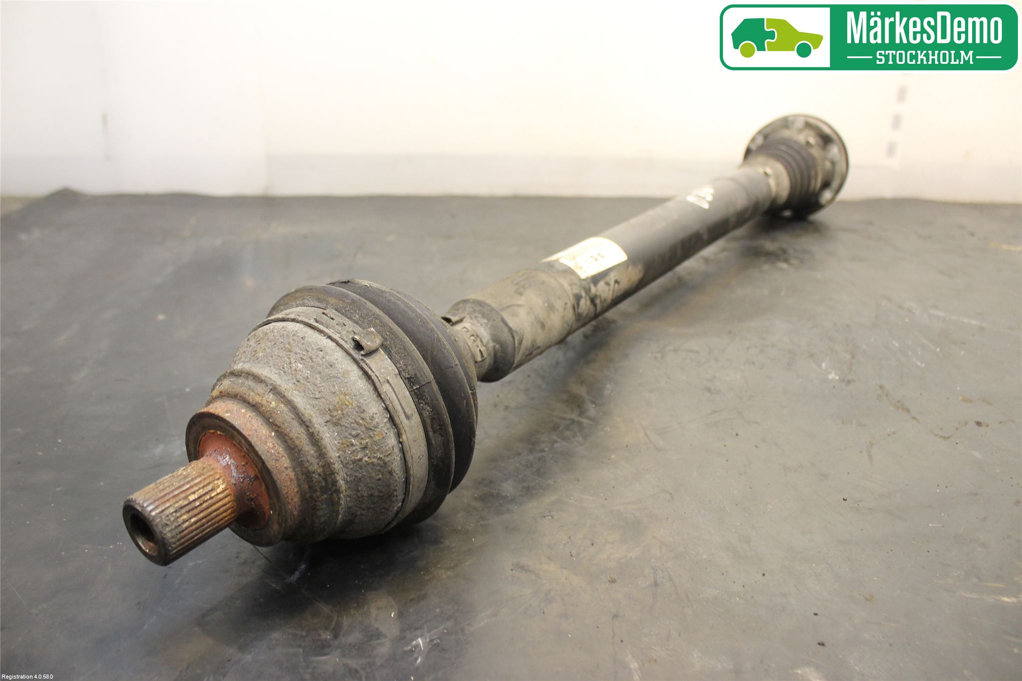 Volkswagen VW PASSAT 05-11 Drivaksel Foran Kompl Høyre