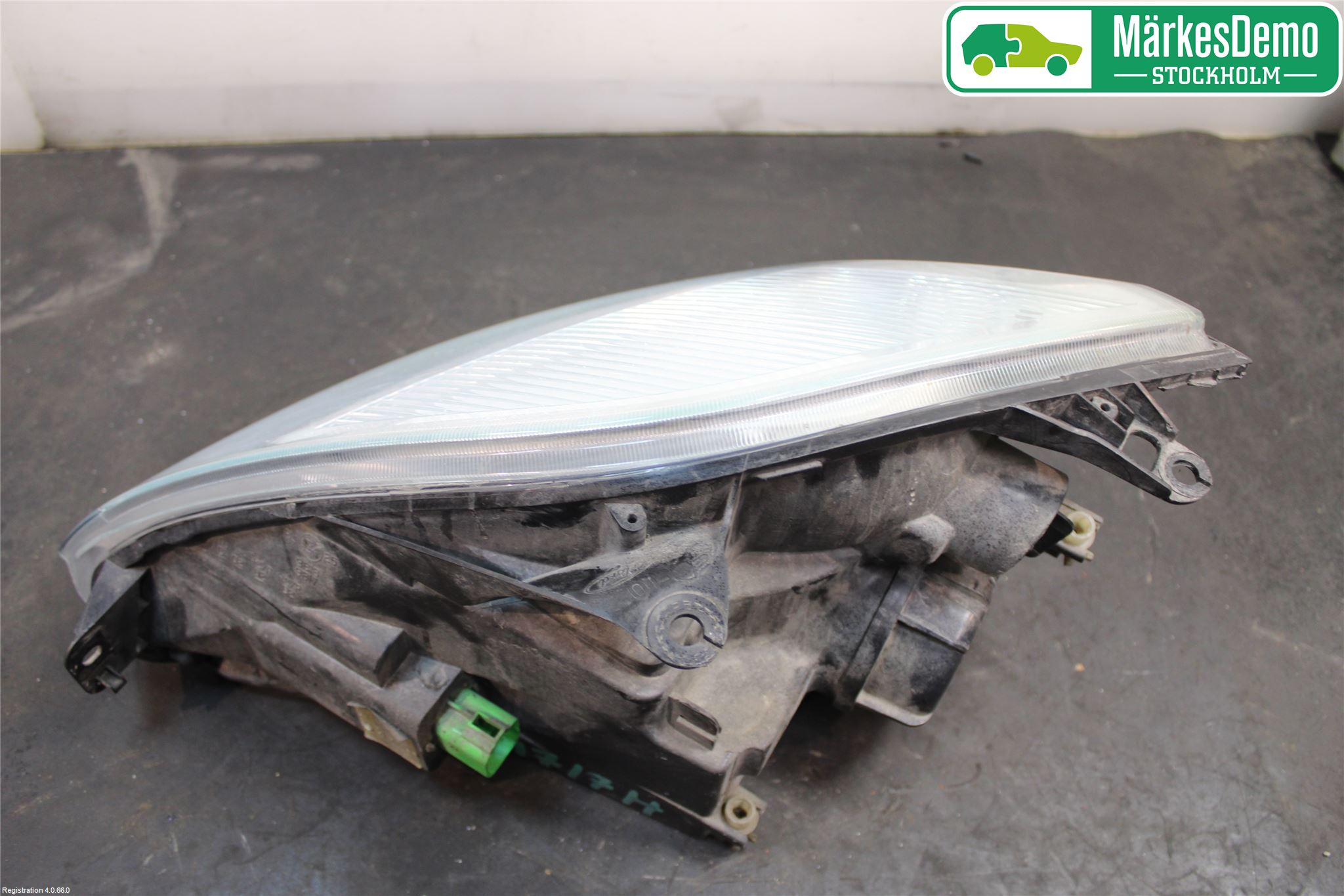 Ford FIESTA     02-05 Frontlykt Høyre