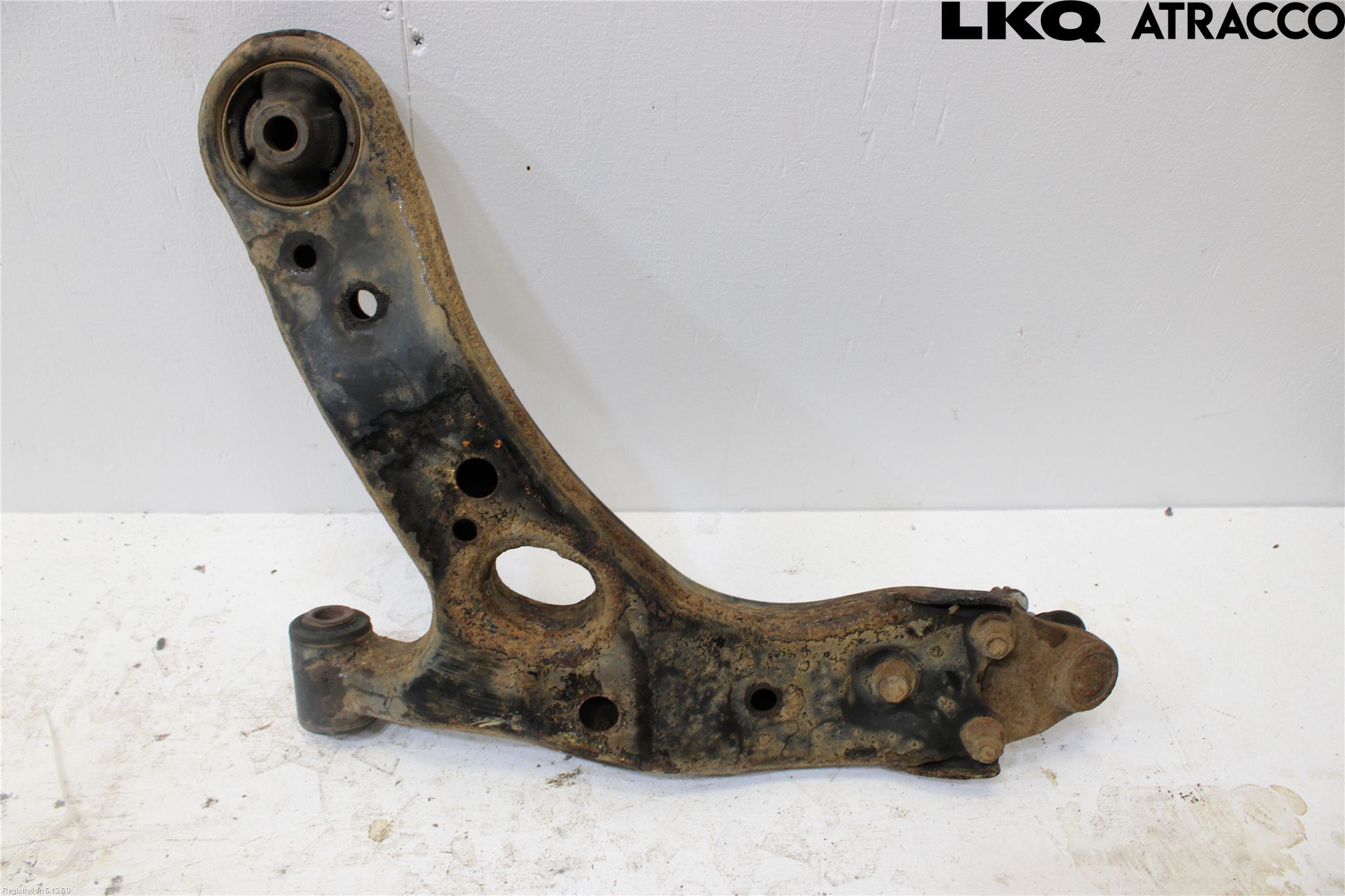 Toyota AVENSIS 16-18 Bærearm Foran Høyre Nedre