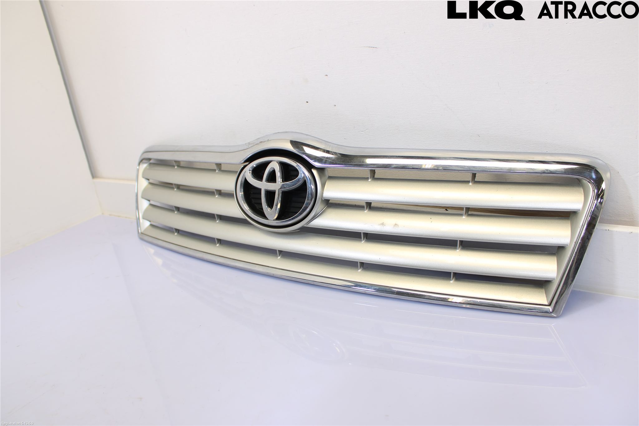 Toyota AVENSIS 03-06 Grill Komplett