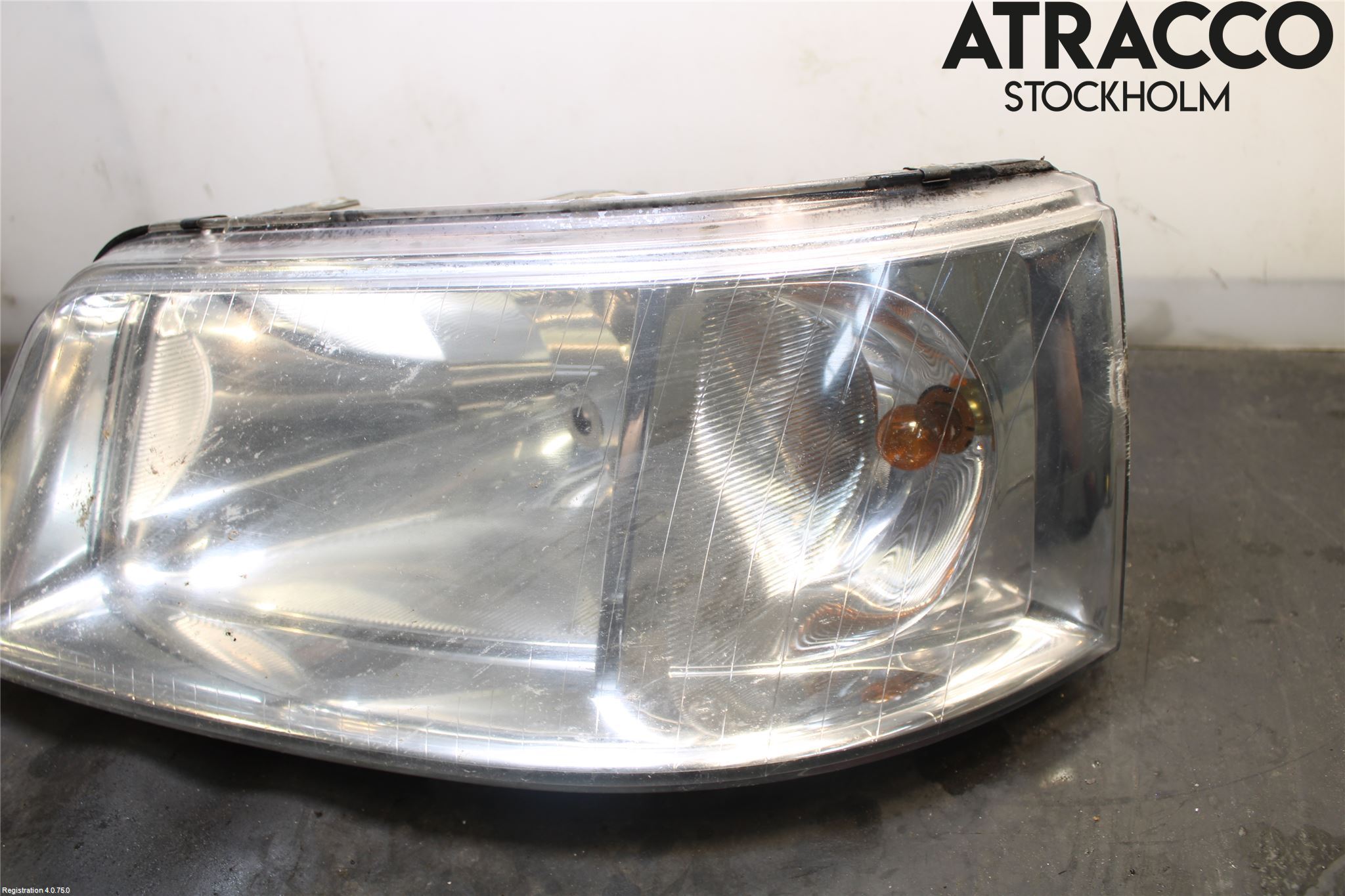Volkswagen VW TRANSP/CARAVELLE (T5) 04-15 Frontlykt Venstre