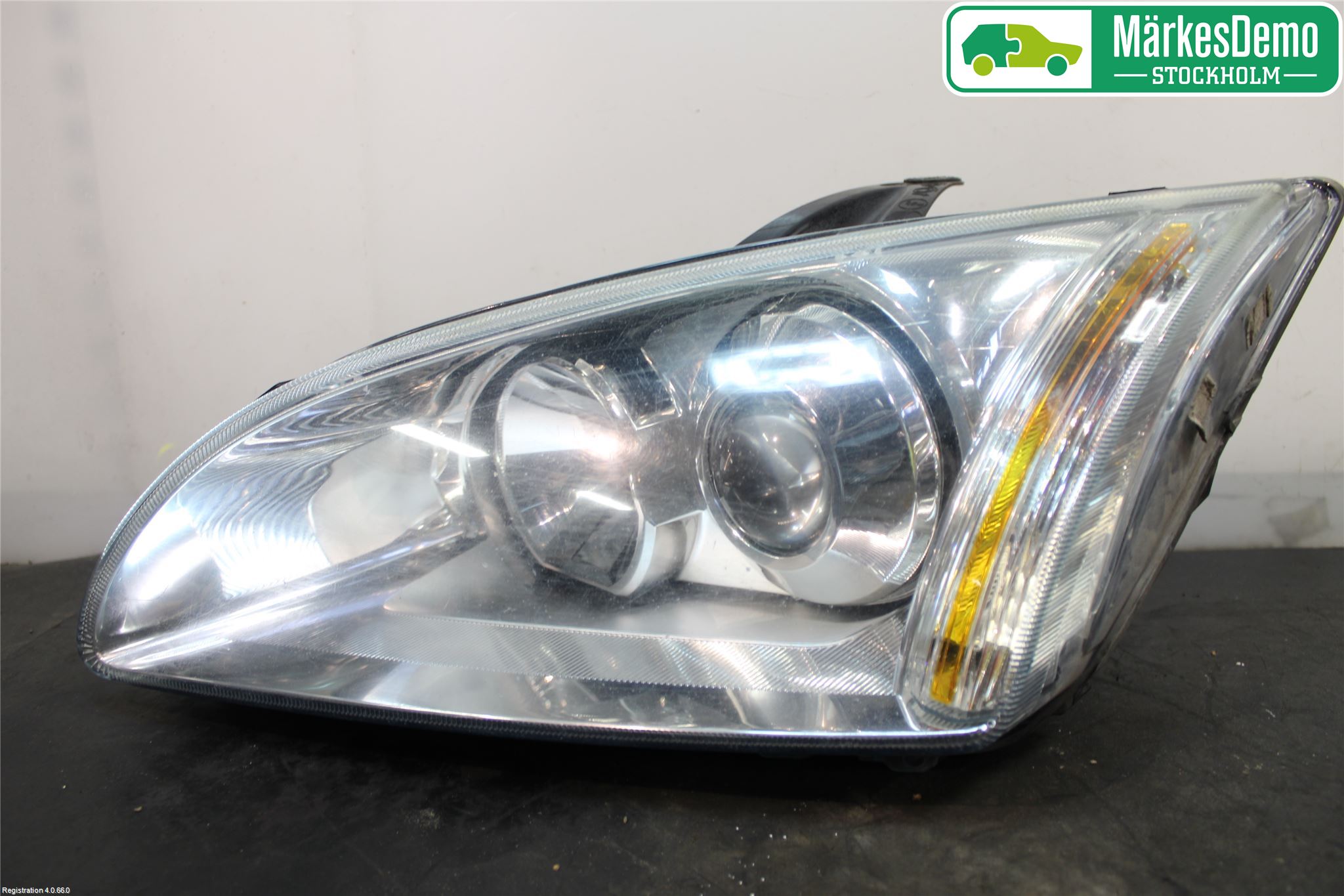 Ford FOCUS     04-07 Frontlykt Venstre