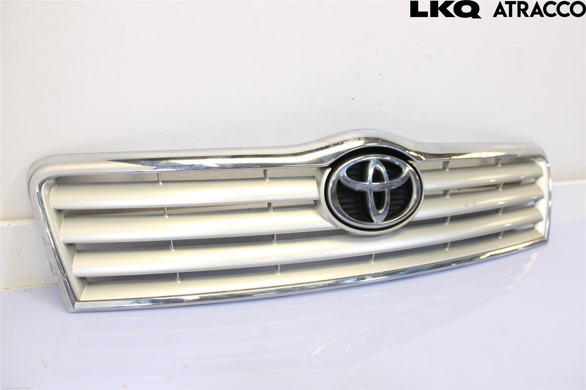 Toyota AVENSIS 03-06 Grill Komplett