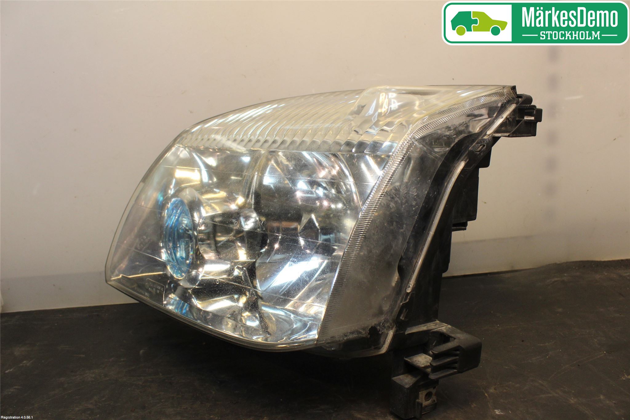 Nissan X-TRAIL     01-07 Frontlykt Venstre