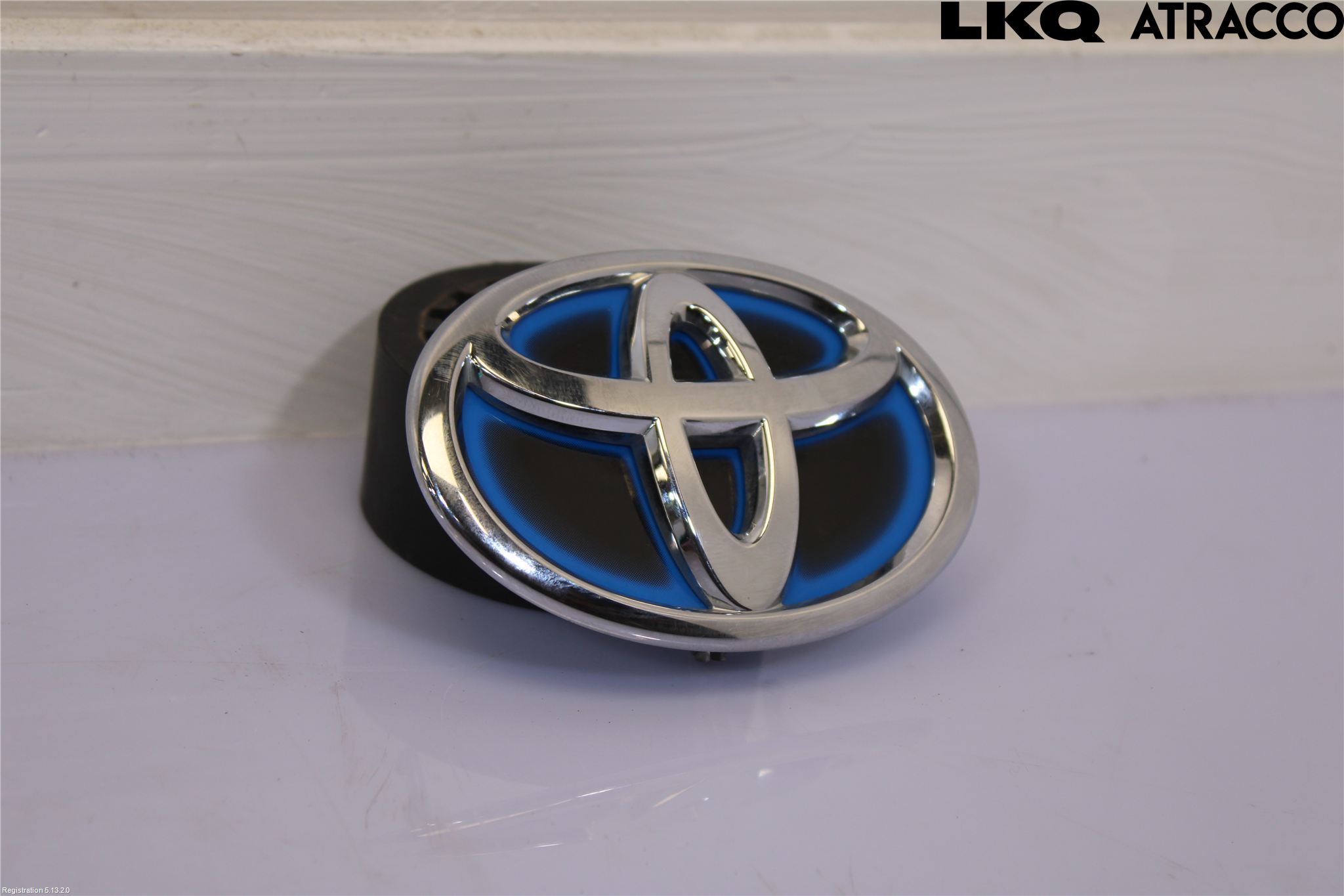Toyota YARIS XP21 20- Emblem
