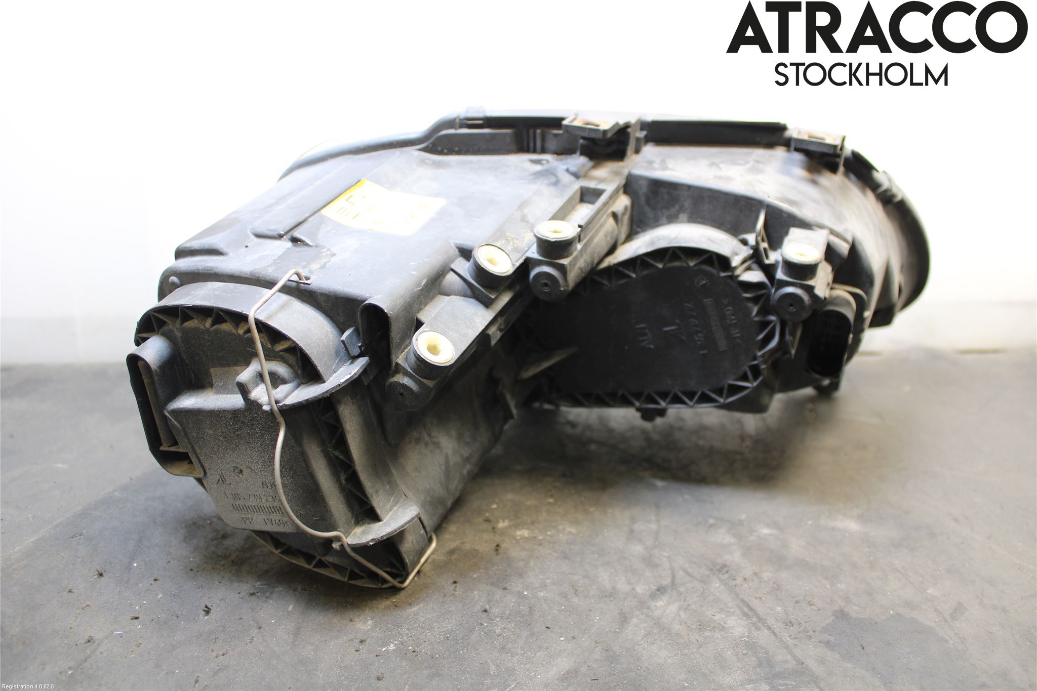 Volkswagen VW TOURAN 03-10 Frontlykt Venstre