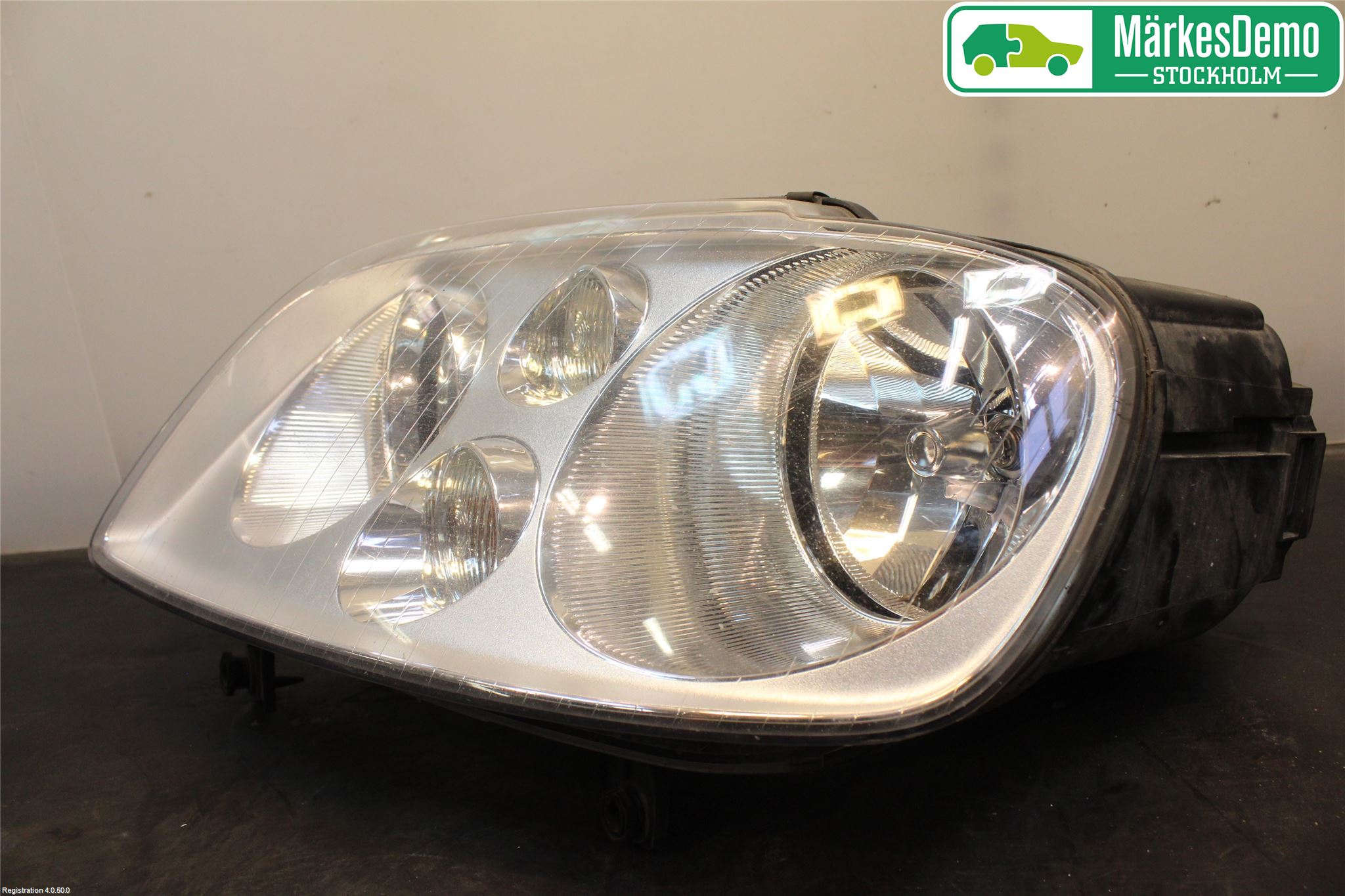 Volkswagen VW TOURAN 03-10 Frontlykt Venstre