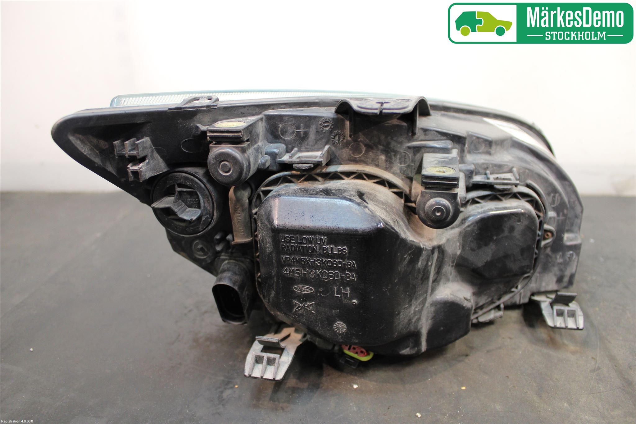 Ford FOCUS     04-07 Frontlykt Venstre
