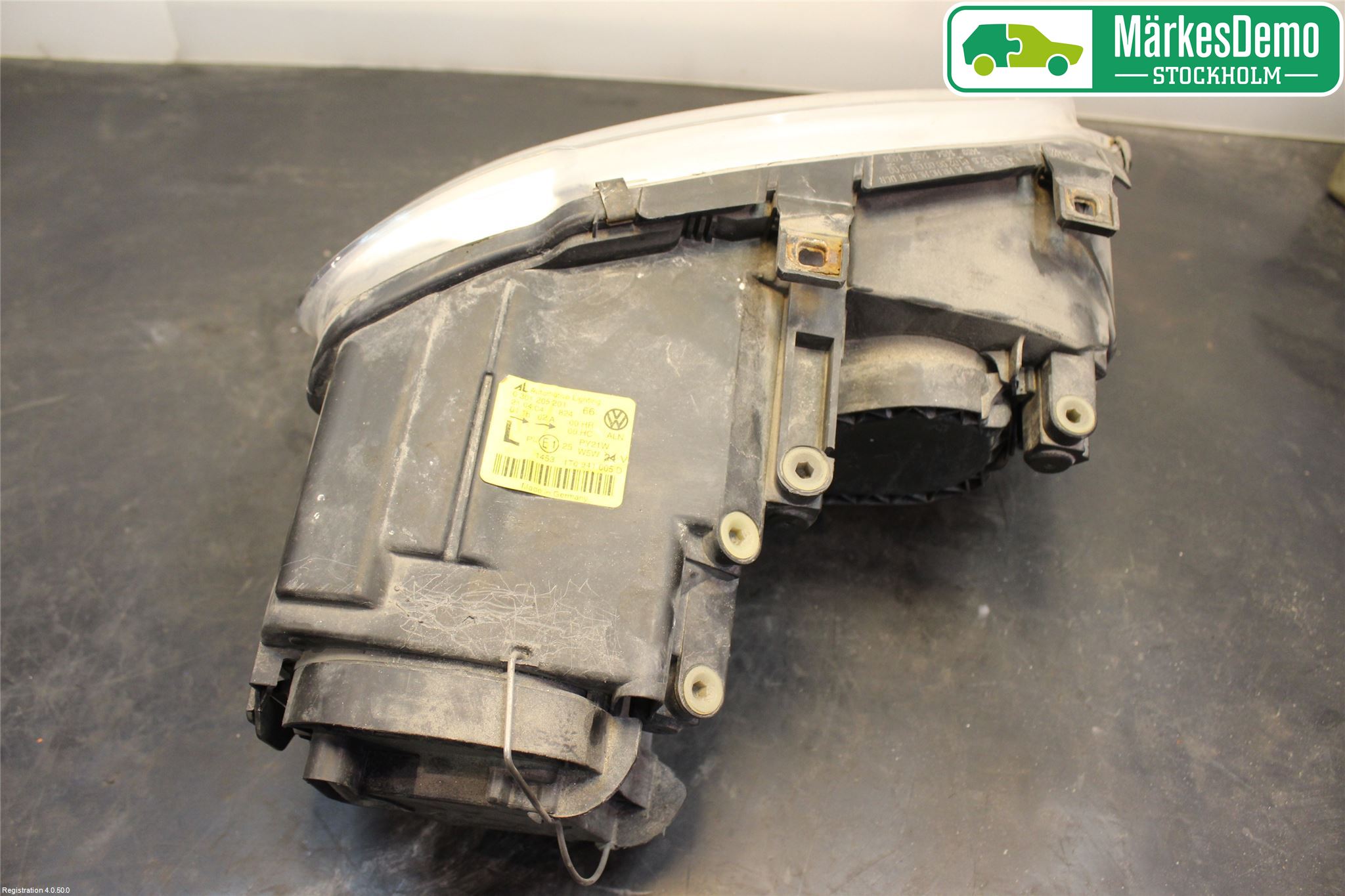 Volkswagen VW TOURAN 03-10 Frontlykt Venstre