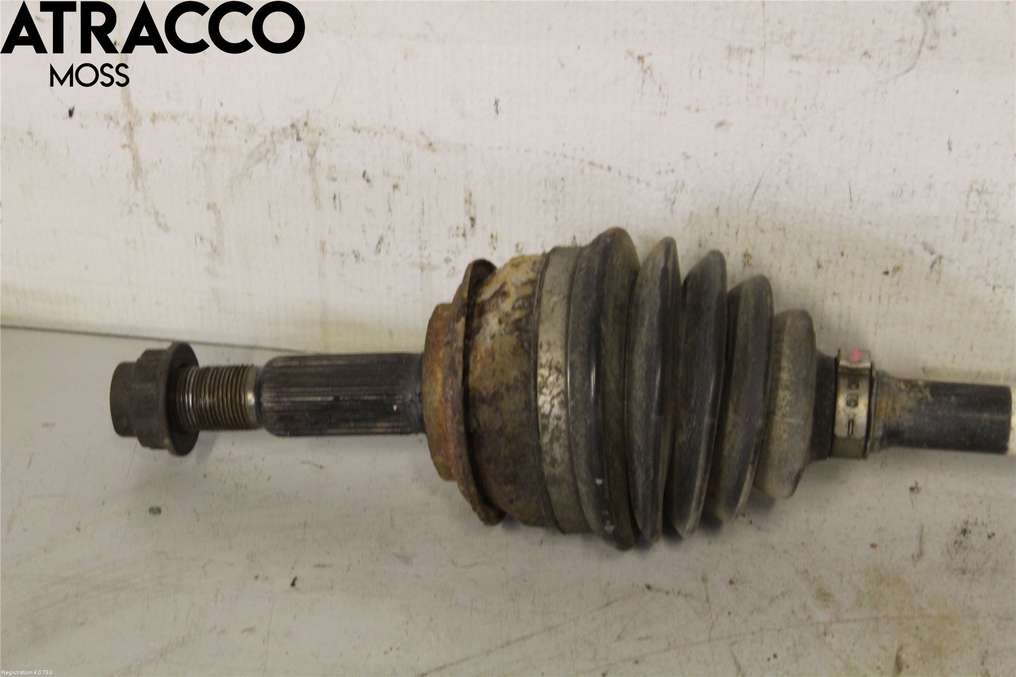 Toyota YARIS XP130 12-14 Drivaksel Foran Kompl Venstre