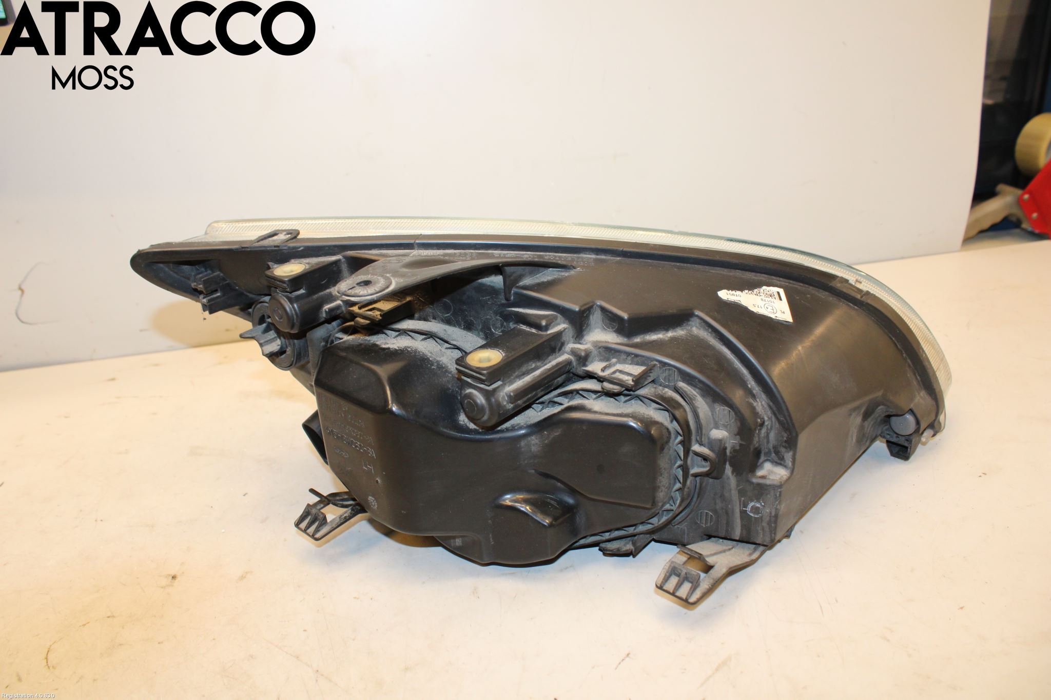 Ford FOCUS     04-07 Frontlykt Venstre