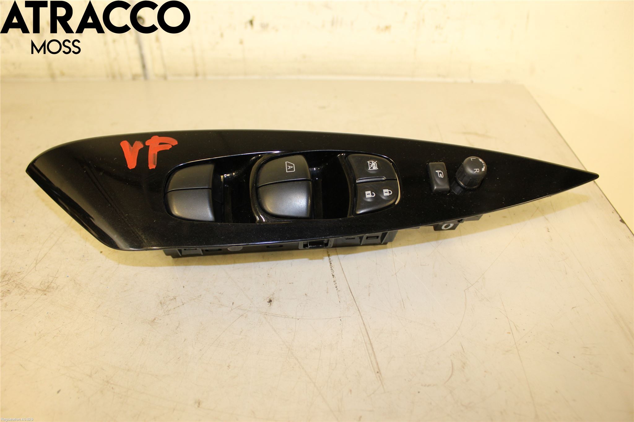 Nissan LEAF 11-17 Bryter Vindusheis