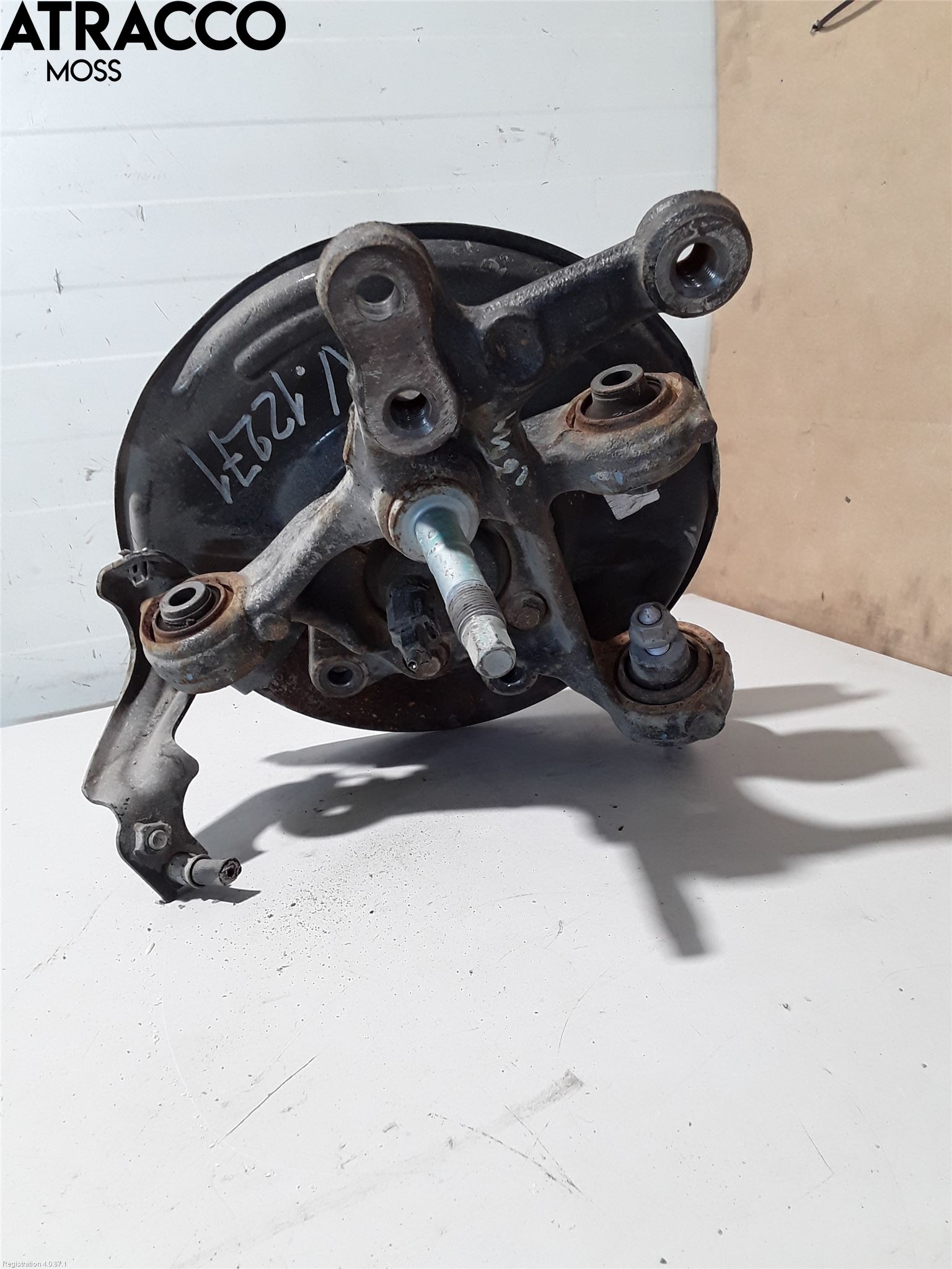 Toyota COROLLA 19- Spindel Vb