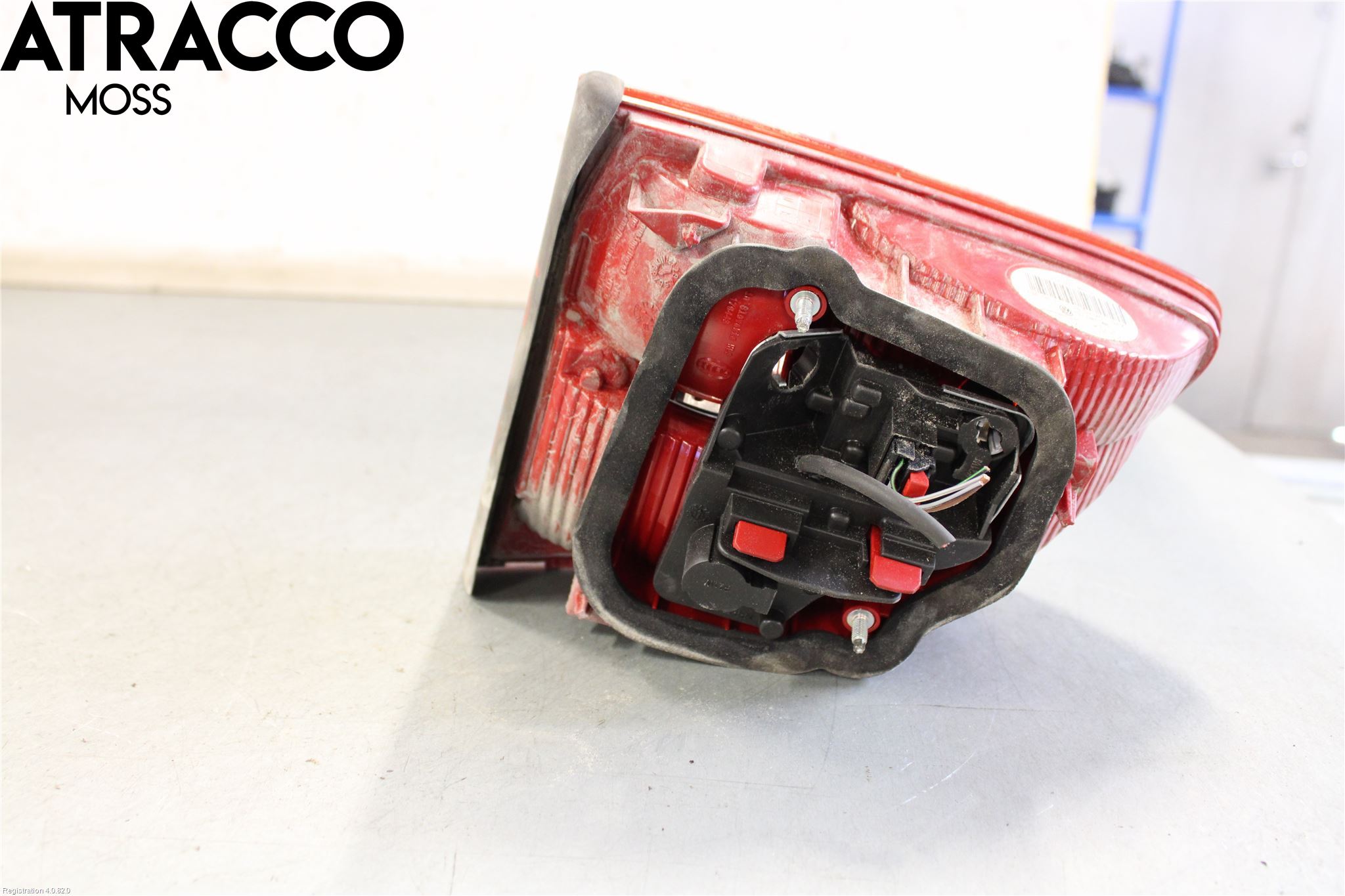 Volkswagen VW TOURAN 10-15 Baklykt Venstre  På Luke(Indre