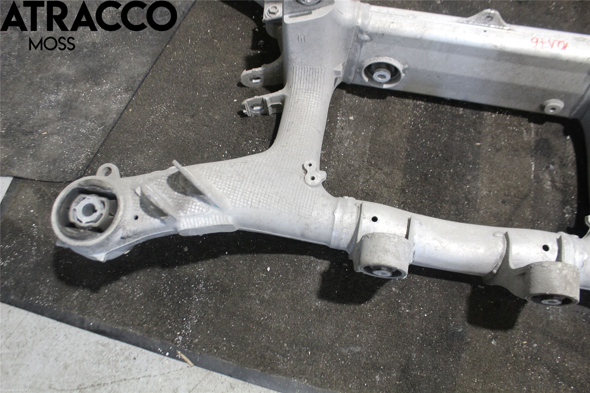 BMW 5 G30/G31/F90 17-23 Bakaksel Feste Travers-Ramme