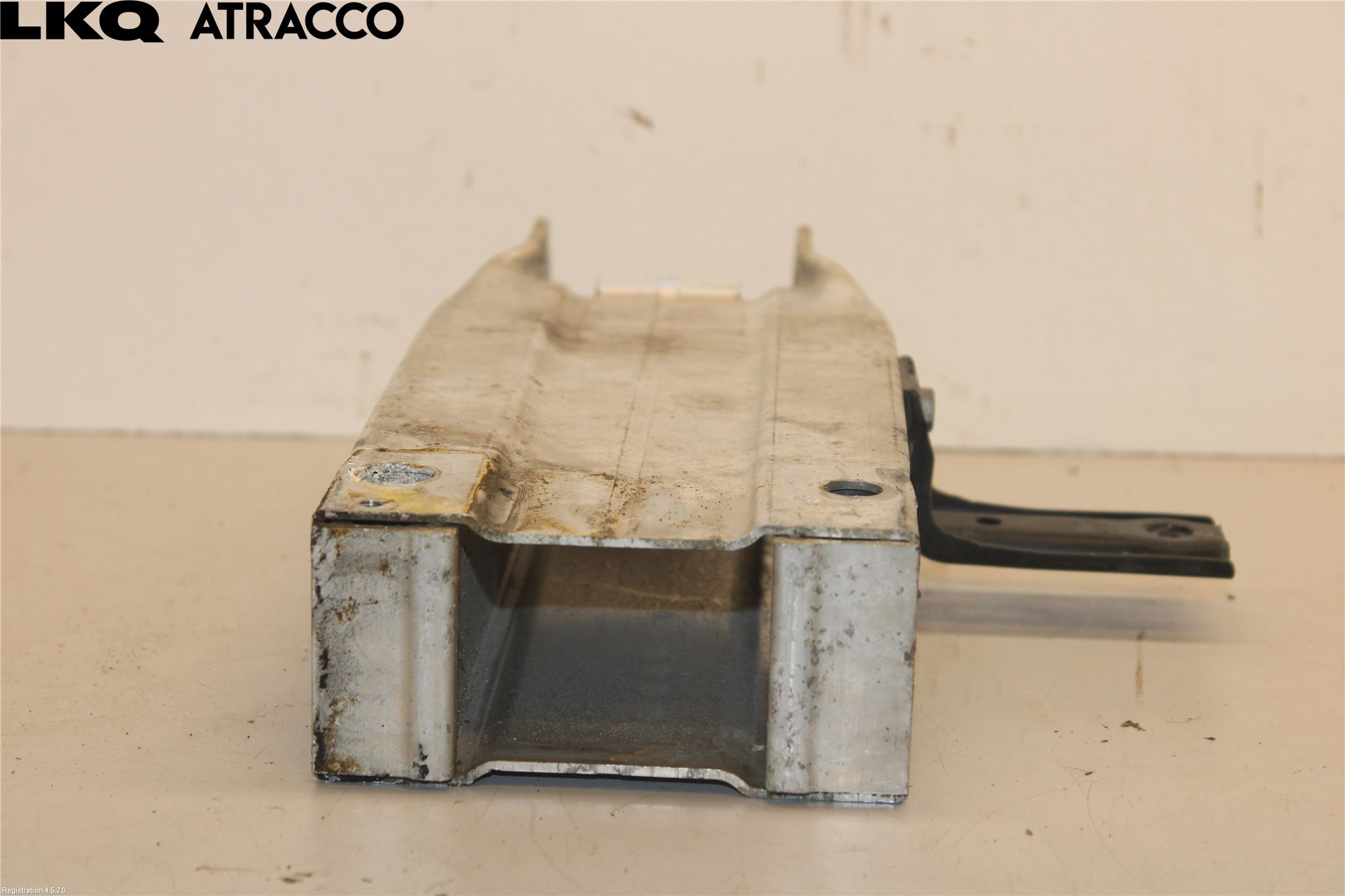 Mercedes-Benz MB E-KLASS (W212) 09-16 Støtfanger Foran Feste