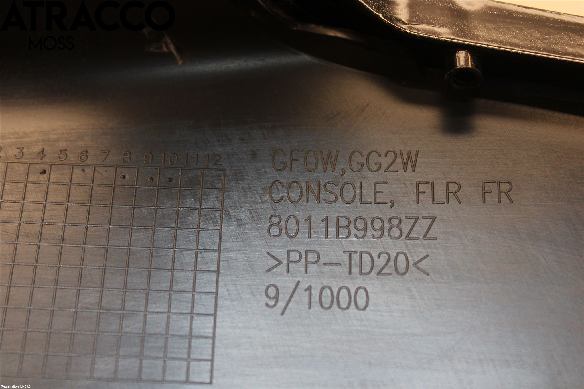 Mitsubishi OUTLANDER 13-21 Innr Konsoll-Lomme