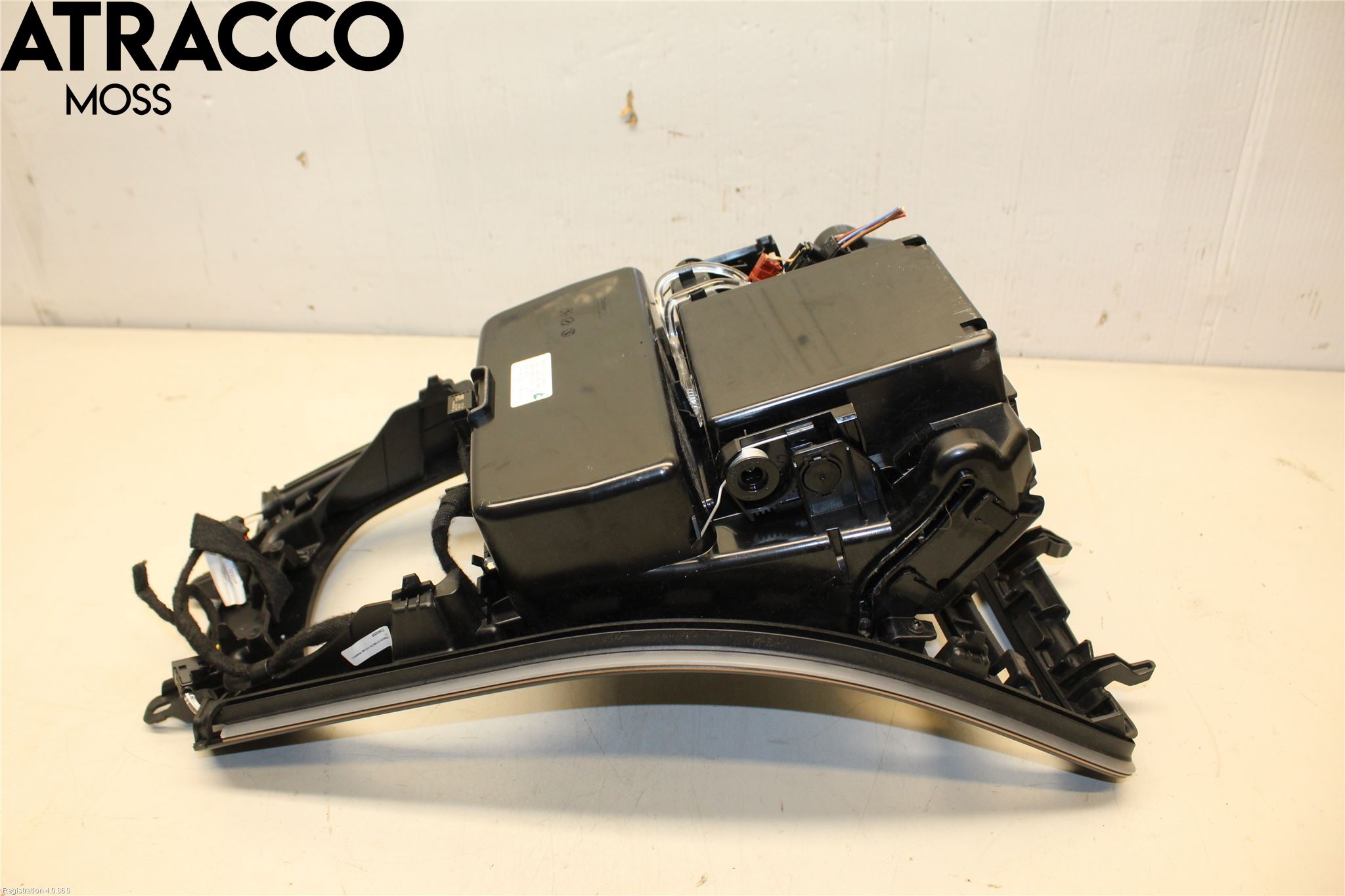 Mercedes-Benz MB EQC (N293) 20- Innr Koppholder